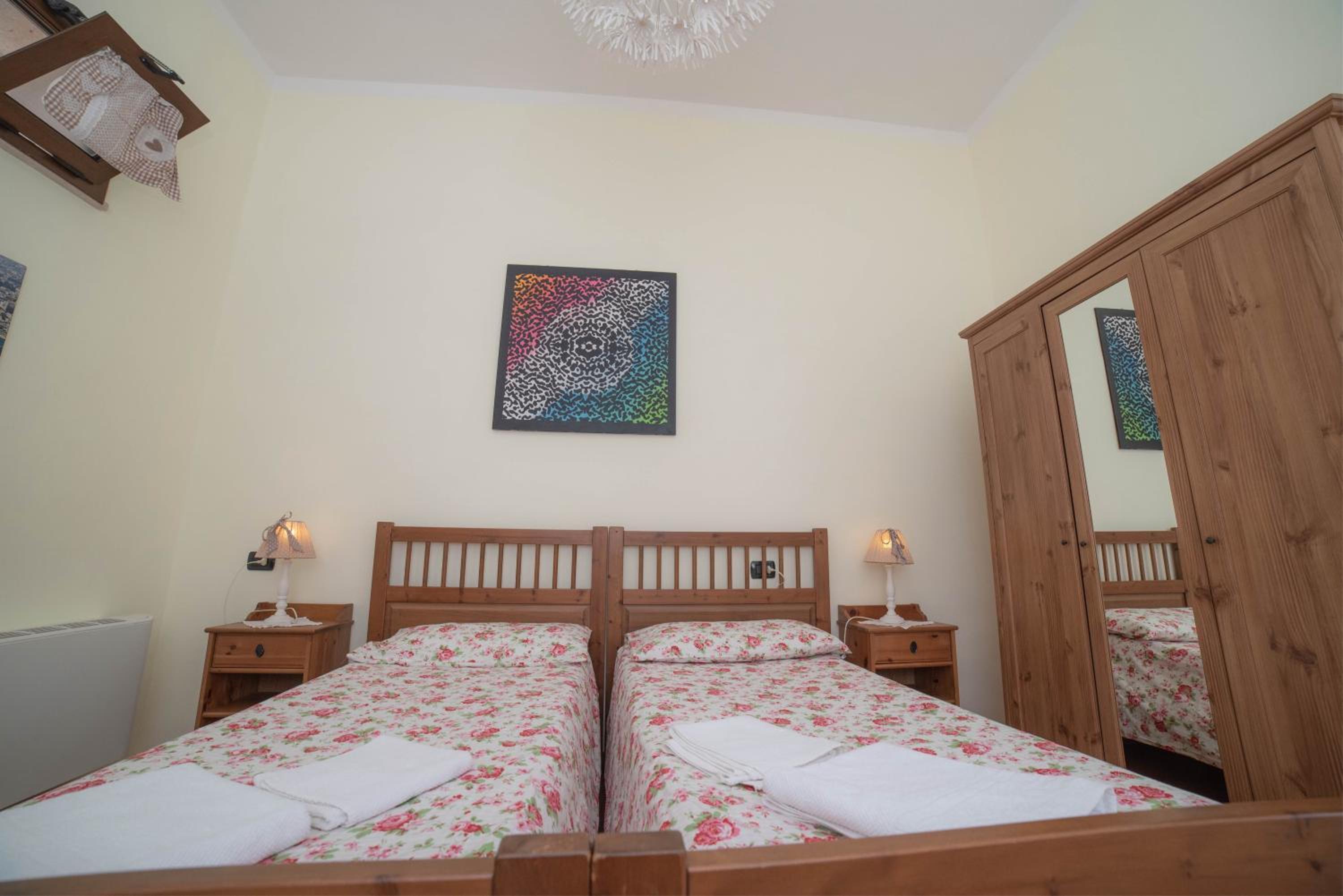 Twin Room with Private Bathroom photo 1