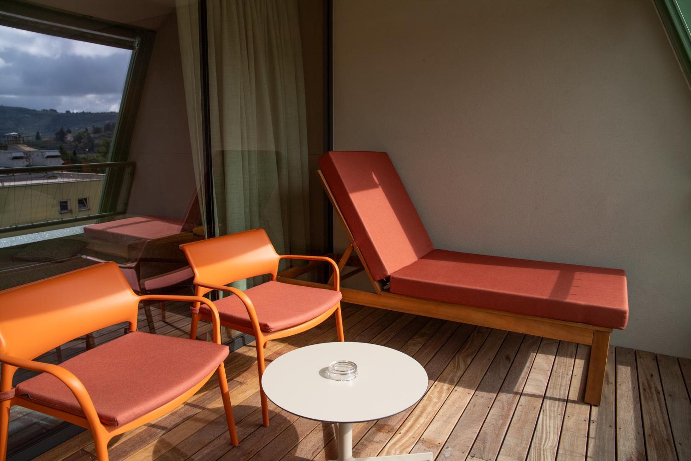 Balcony & Terrace