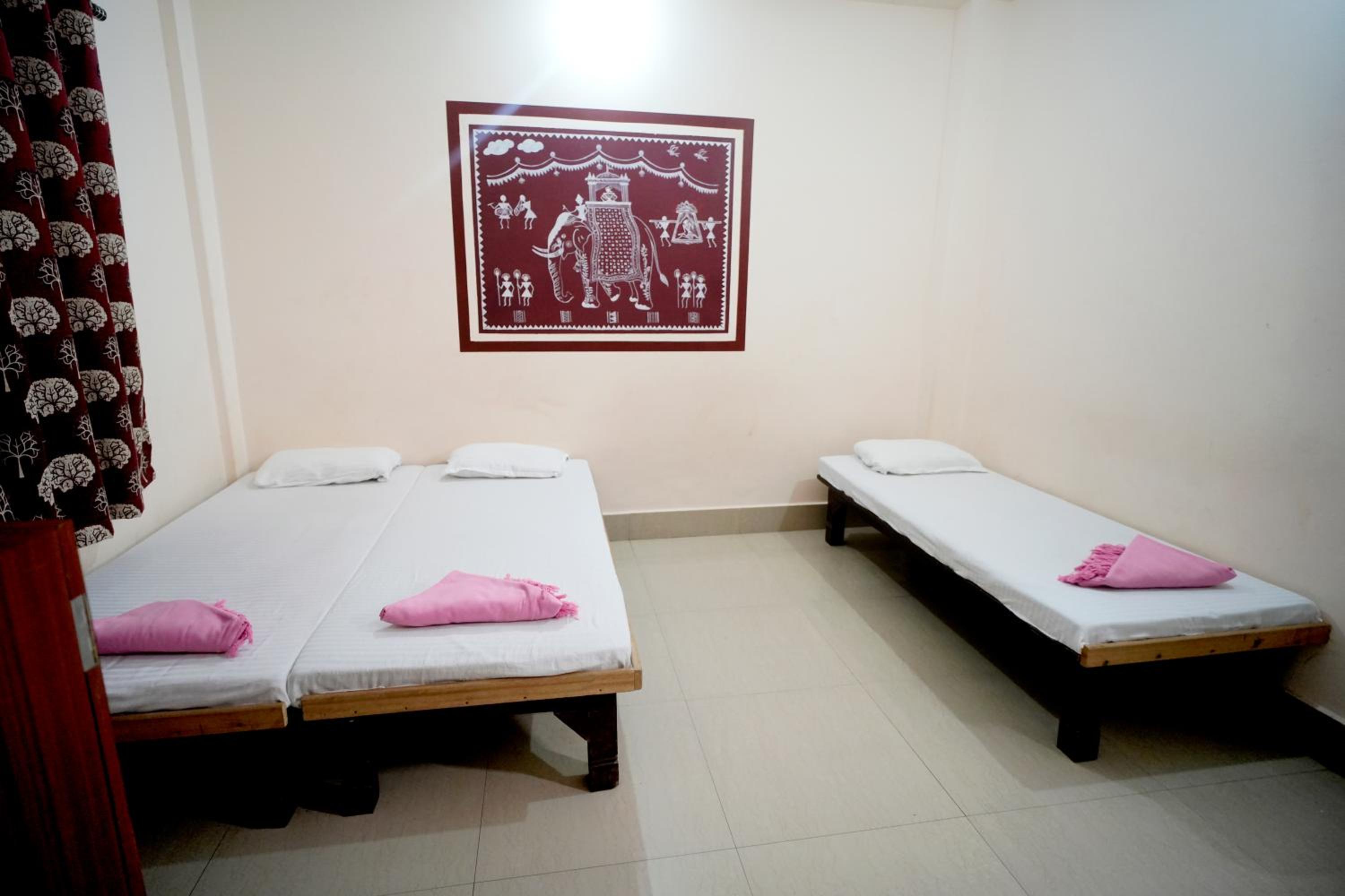 Quadruple Room With Private Bathroom photo 2