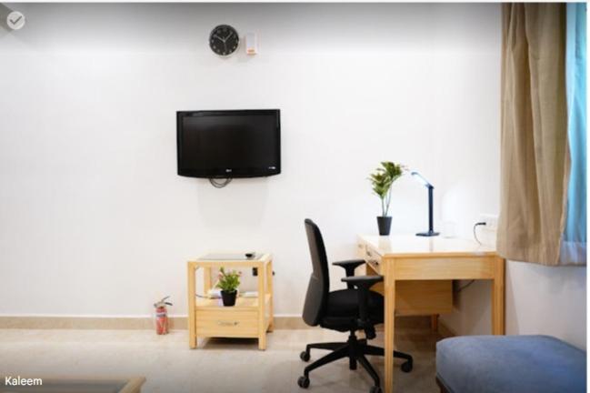 One-Bedroom Apartment - Photo 2