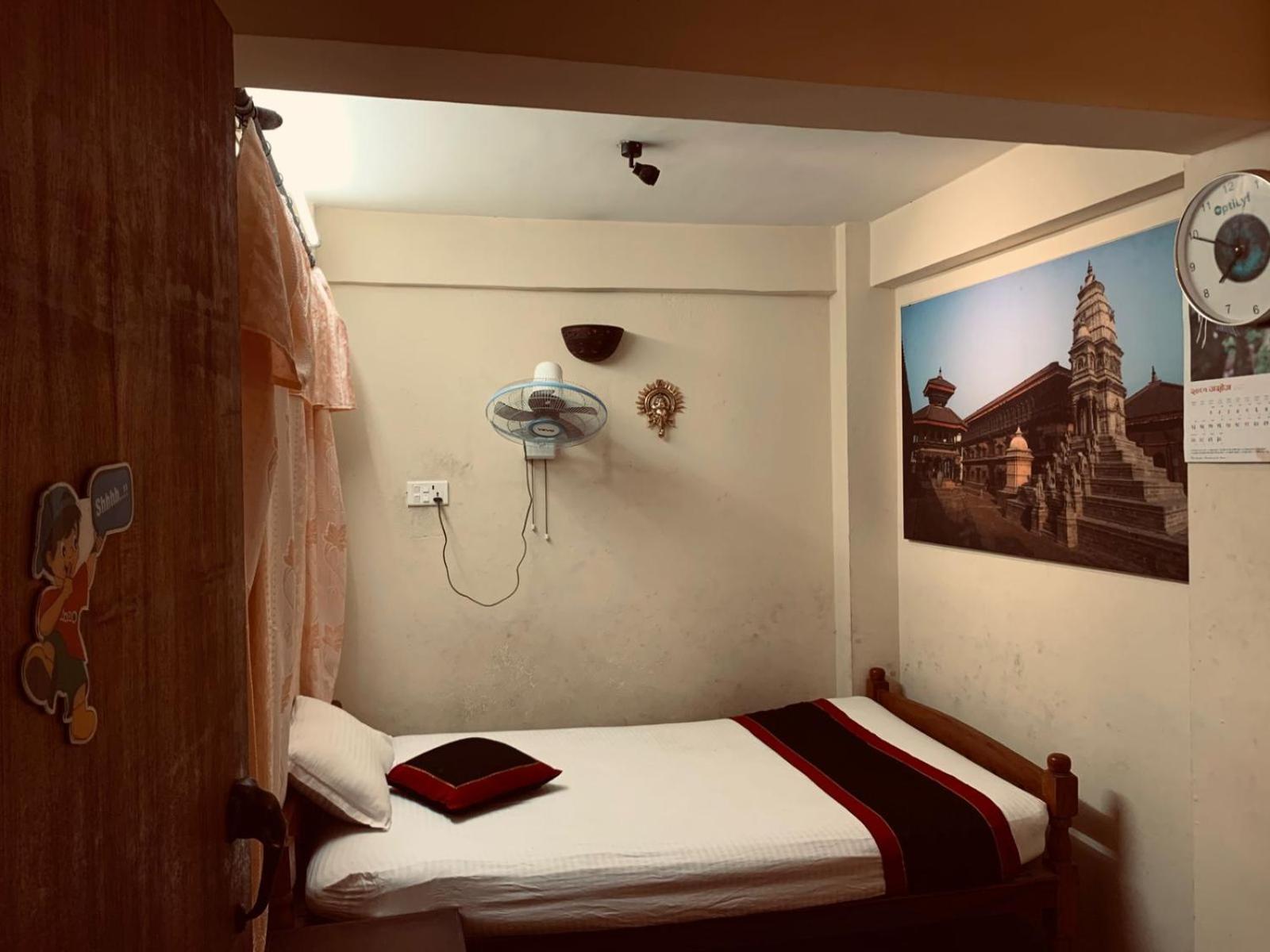 Single Room with Shared Shower and Toilet photo 1