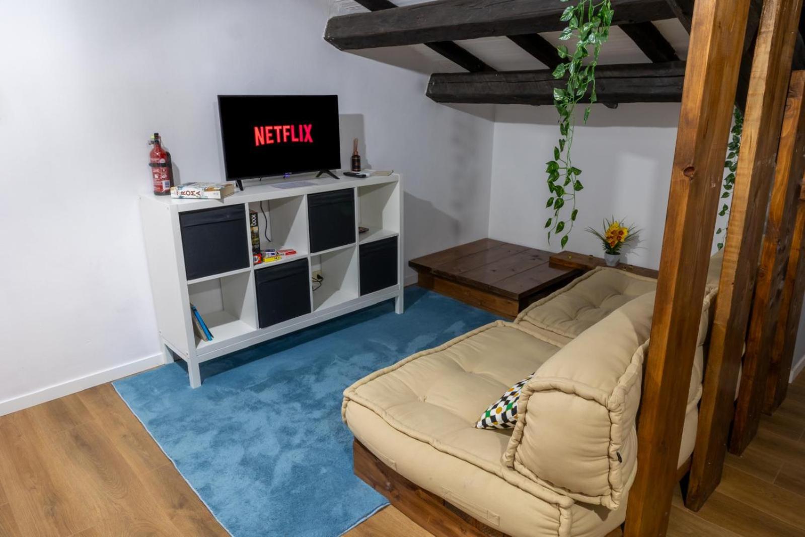 One-Bedroom House photo 1