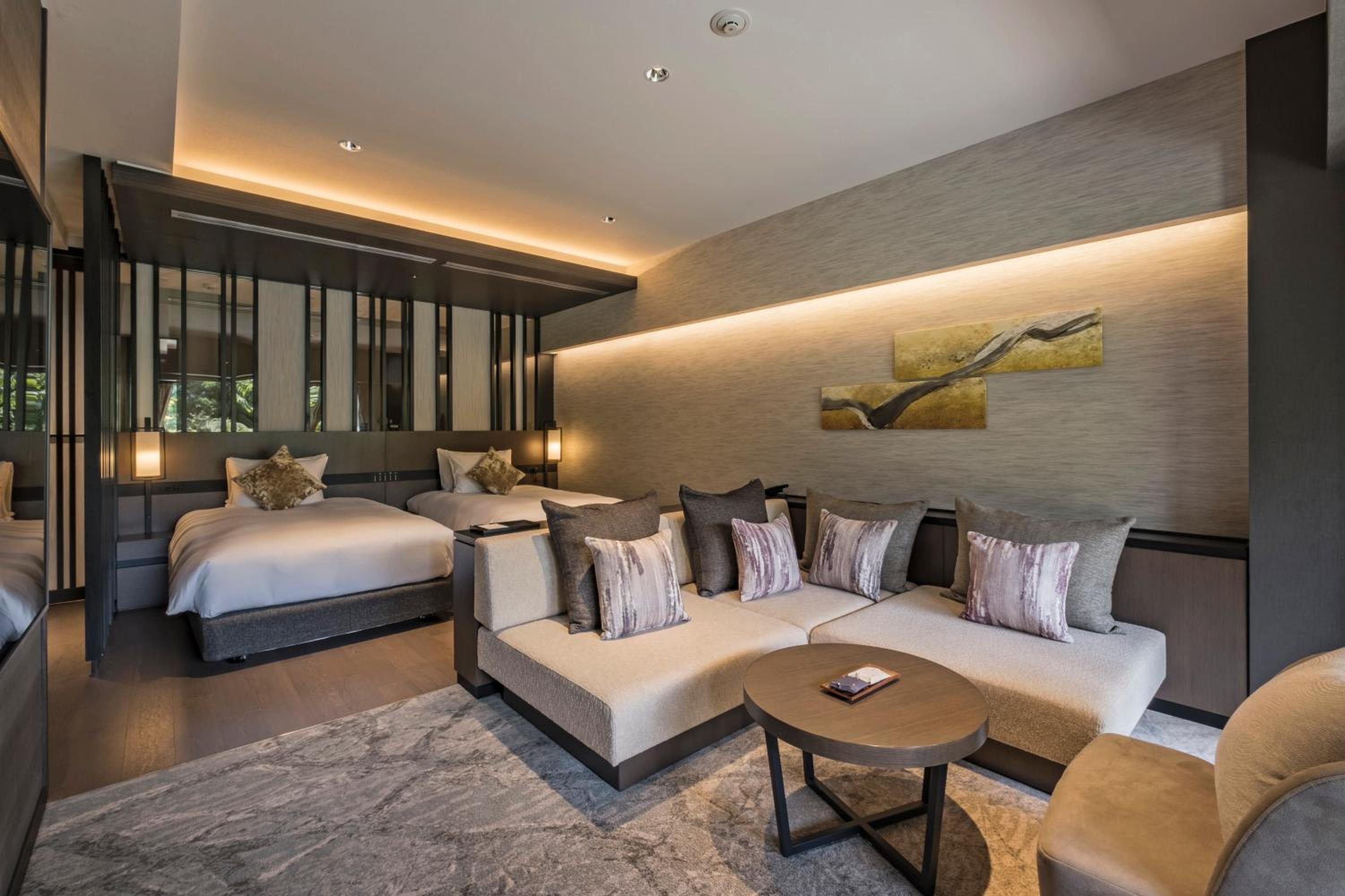 East Wing-Twin Room with Open-Air Bath Western Style / Japanses Dinner Entry 17:00~18:00