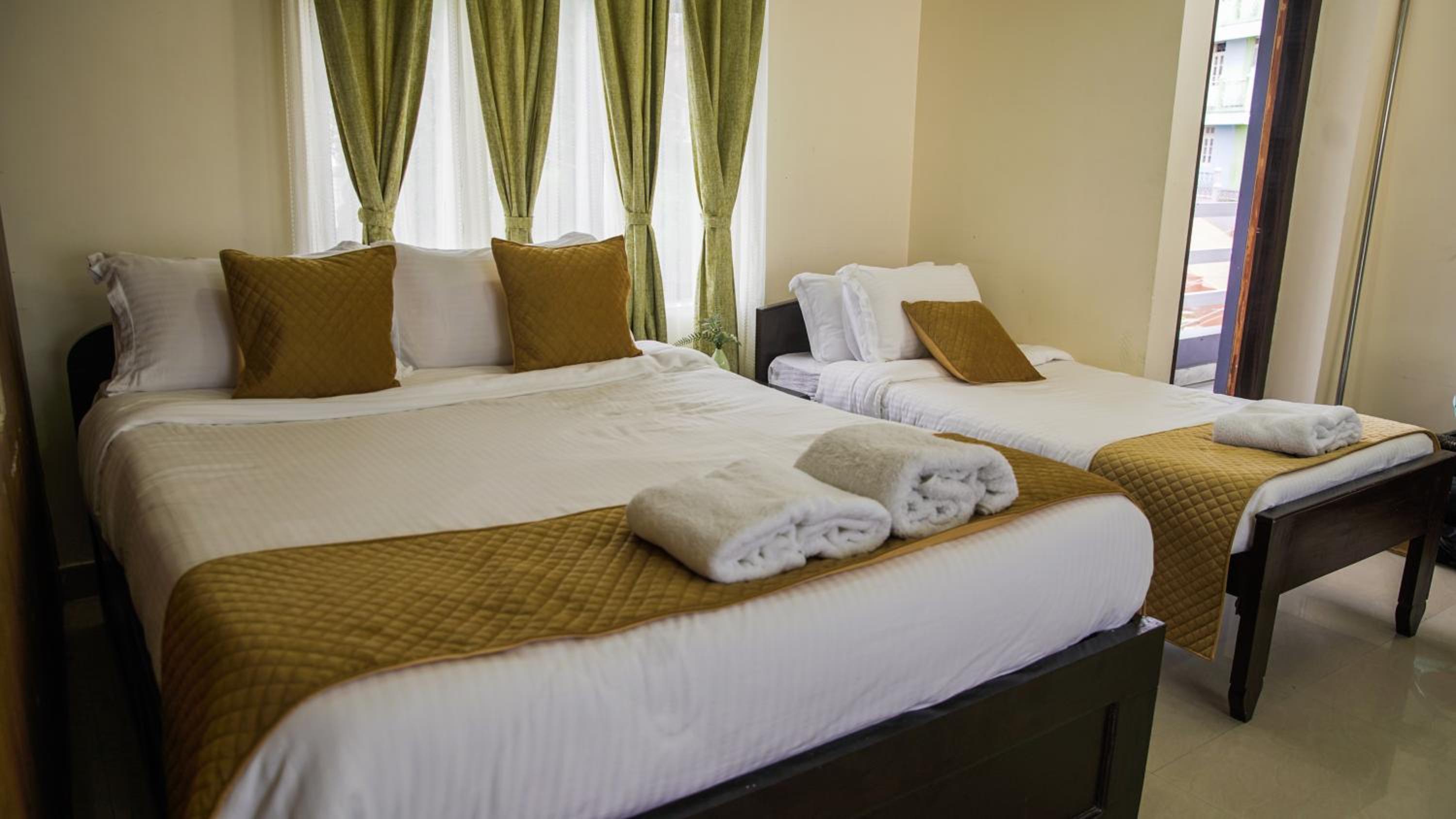 Deluxe Triple Room - Photo 12