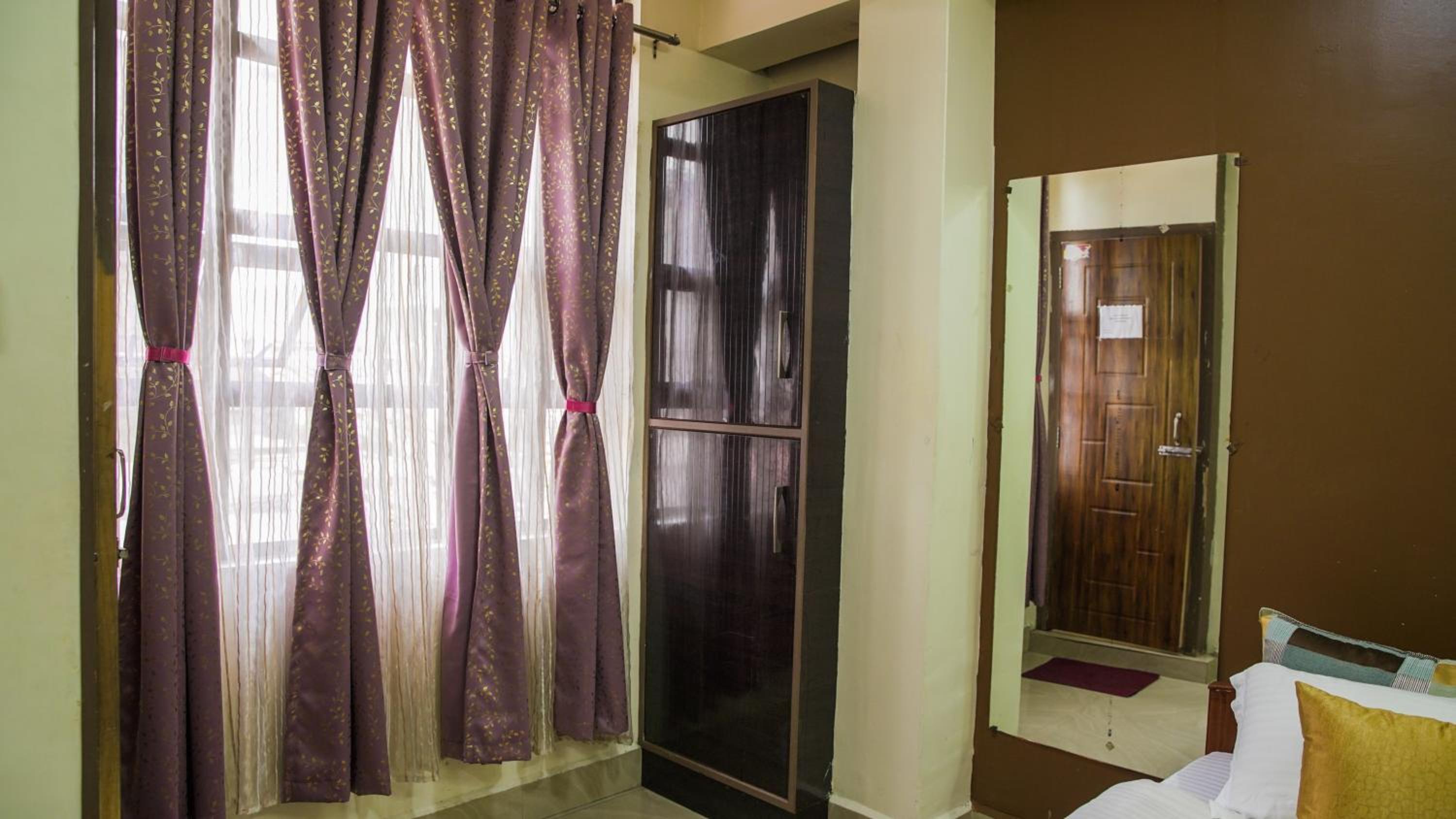 Small Double Room - Photo 19