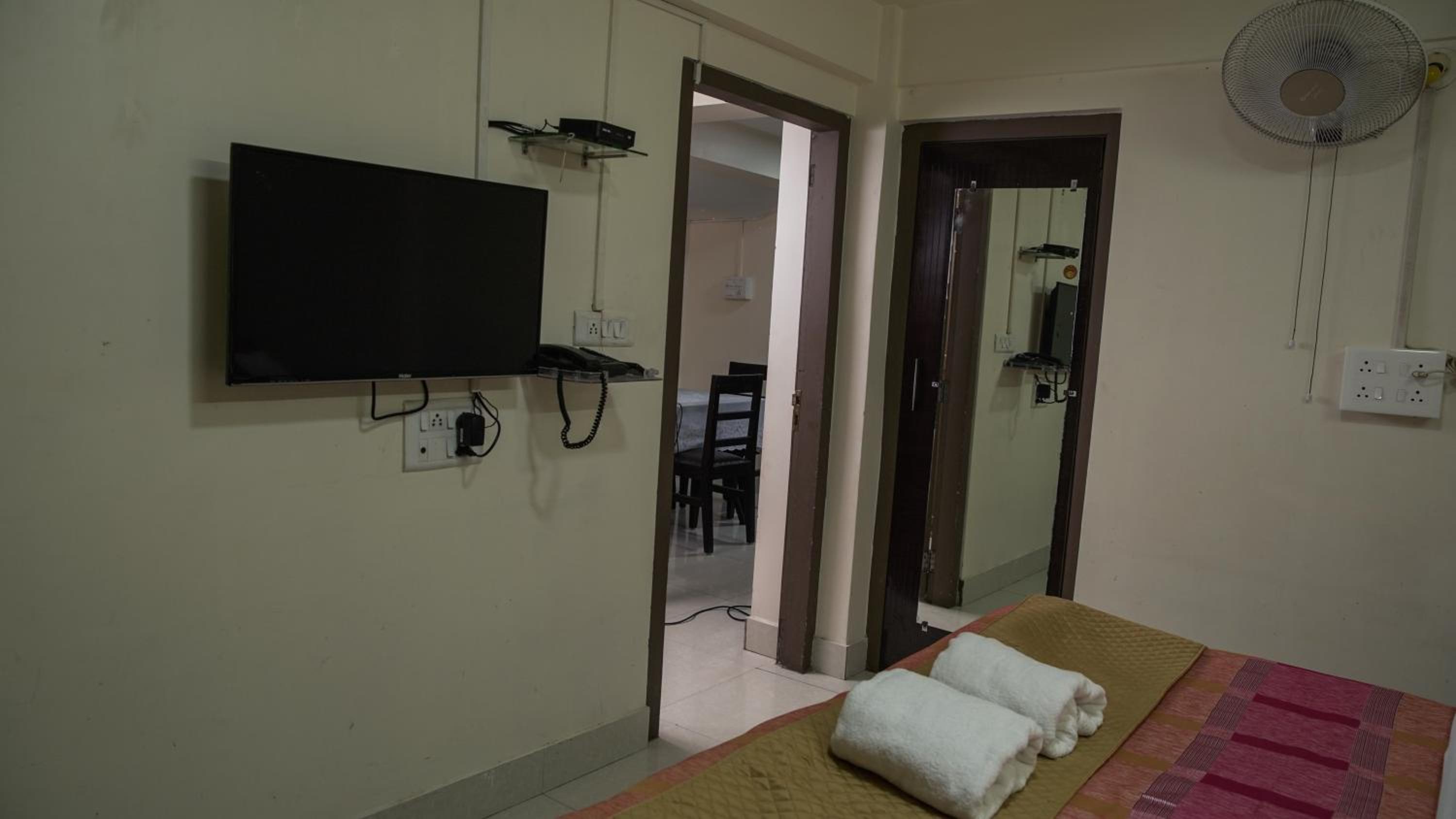Small Double Room - Photo 3