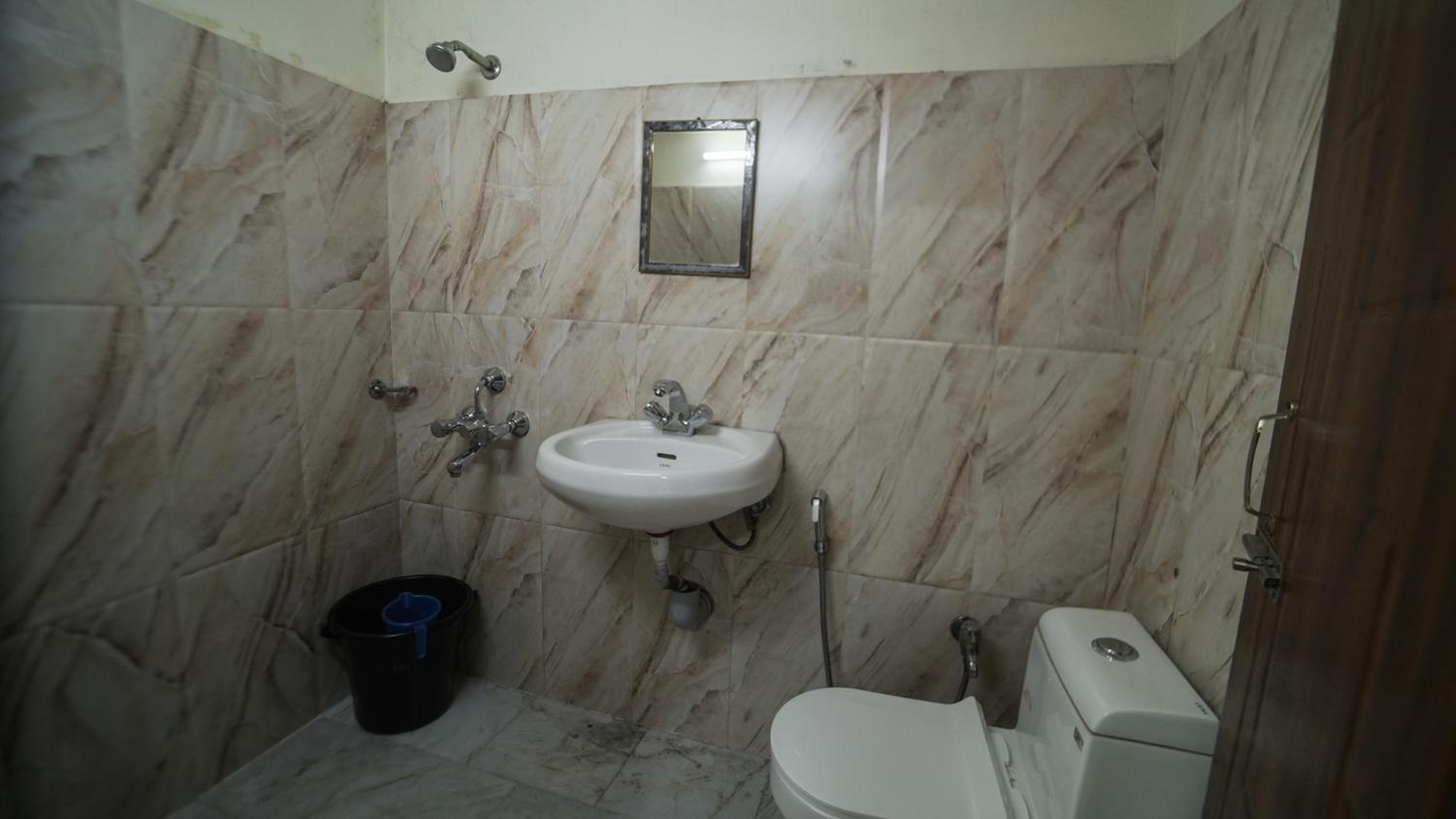 Small Double Room - Photo 5