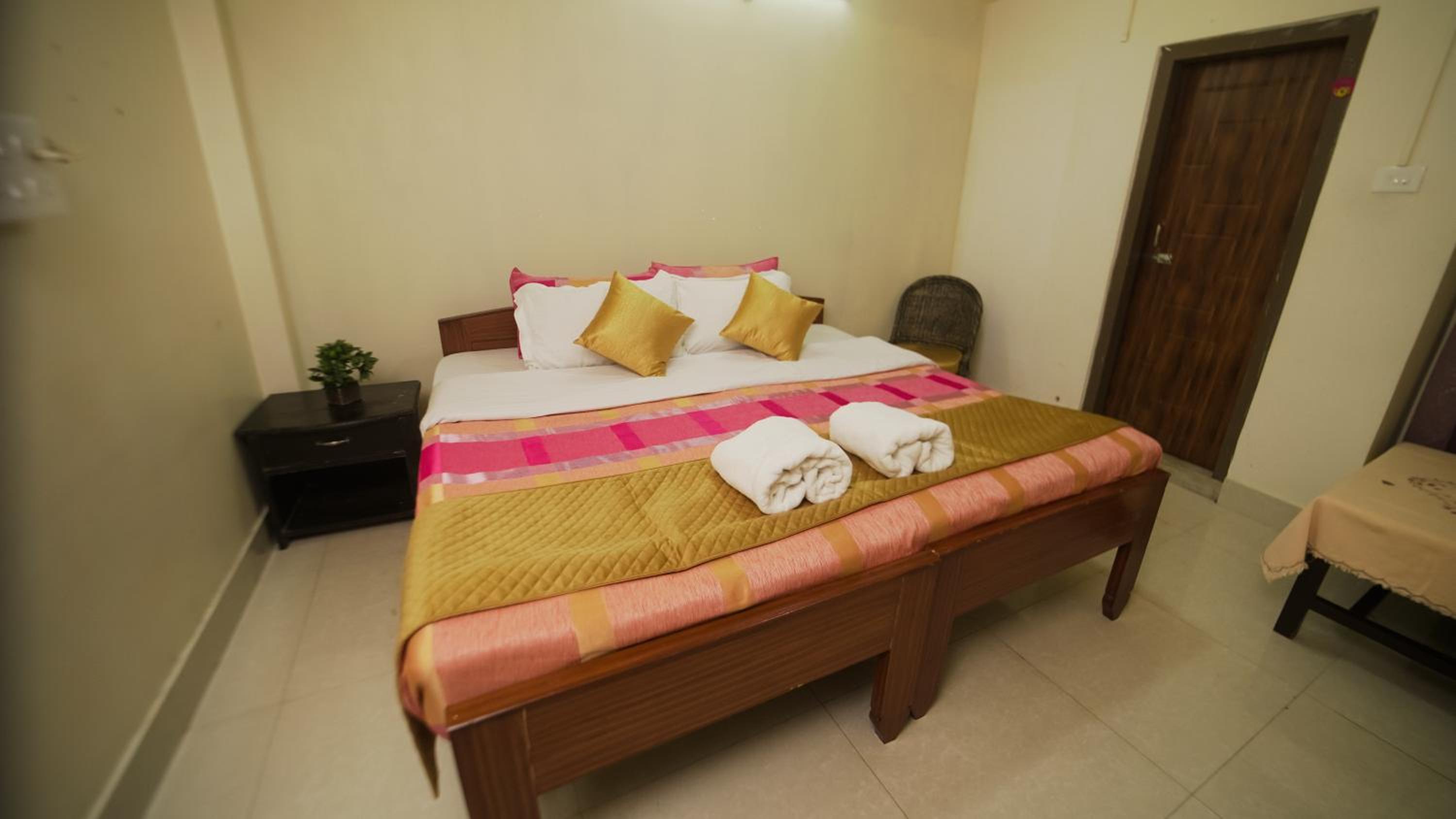 Small Double Room - Photo 4