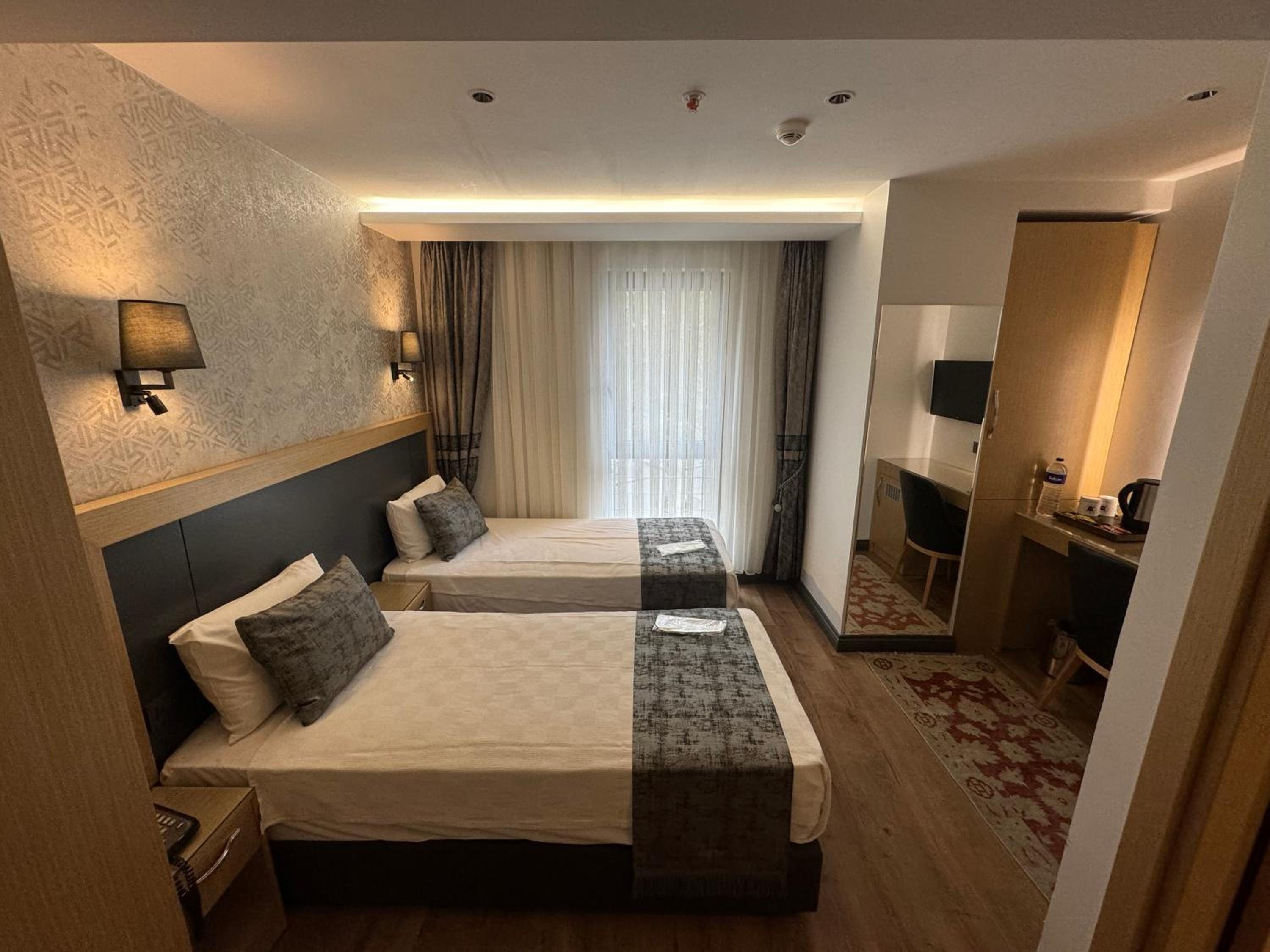 Standard Double or Twin Room photo 3
