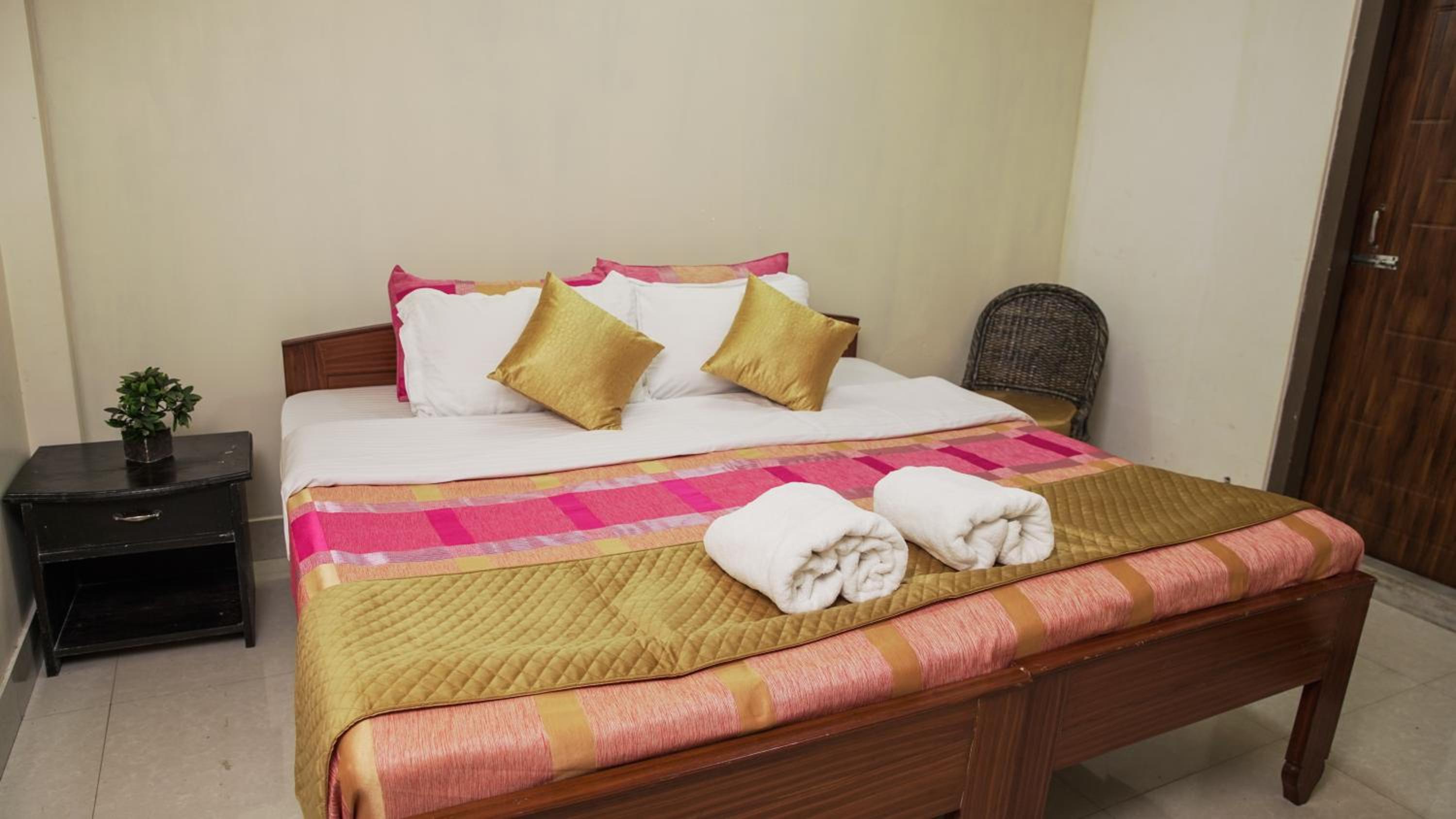 Small Double Room - Photo 7