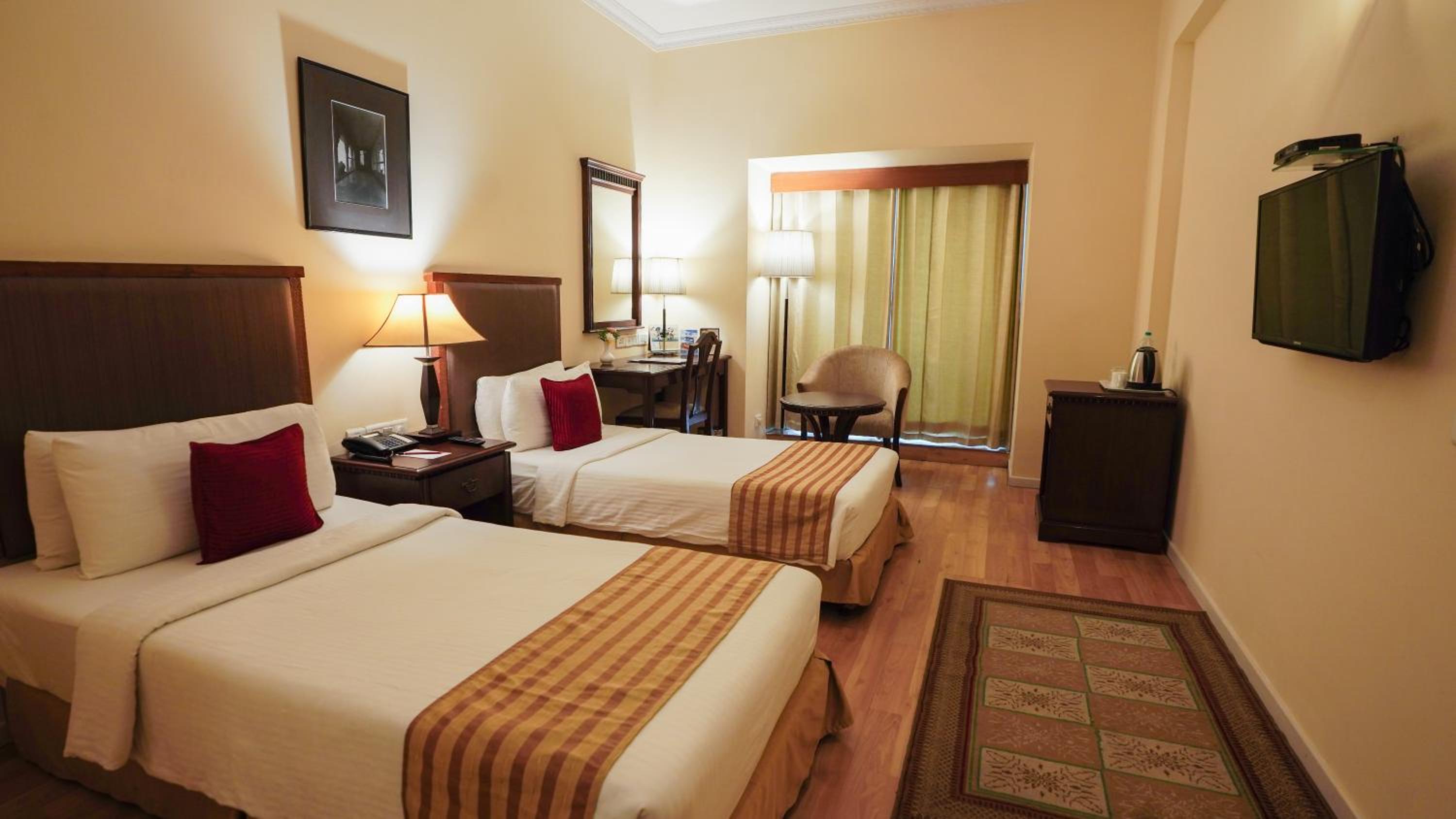 Executive Room - Photo 1