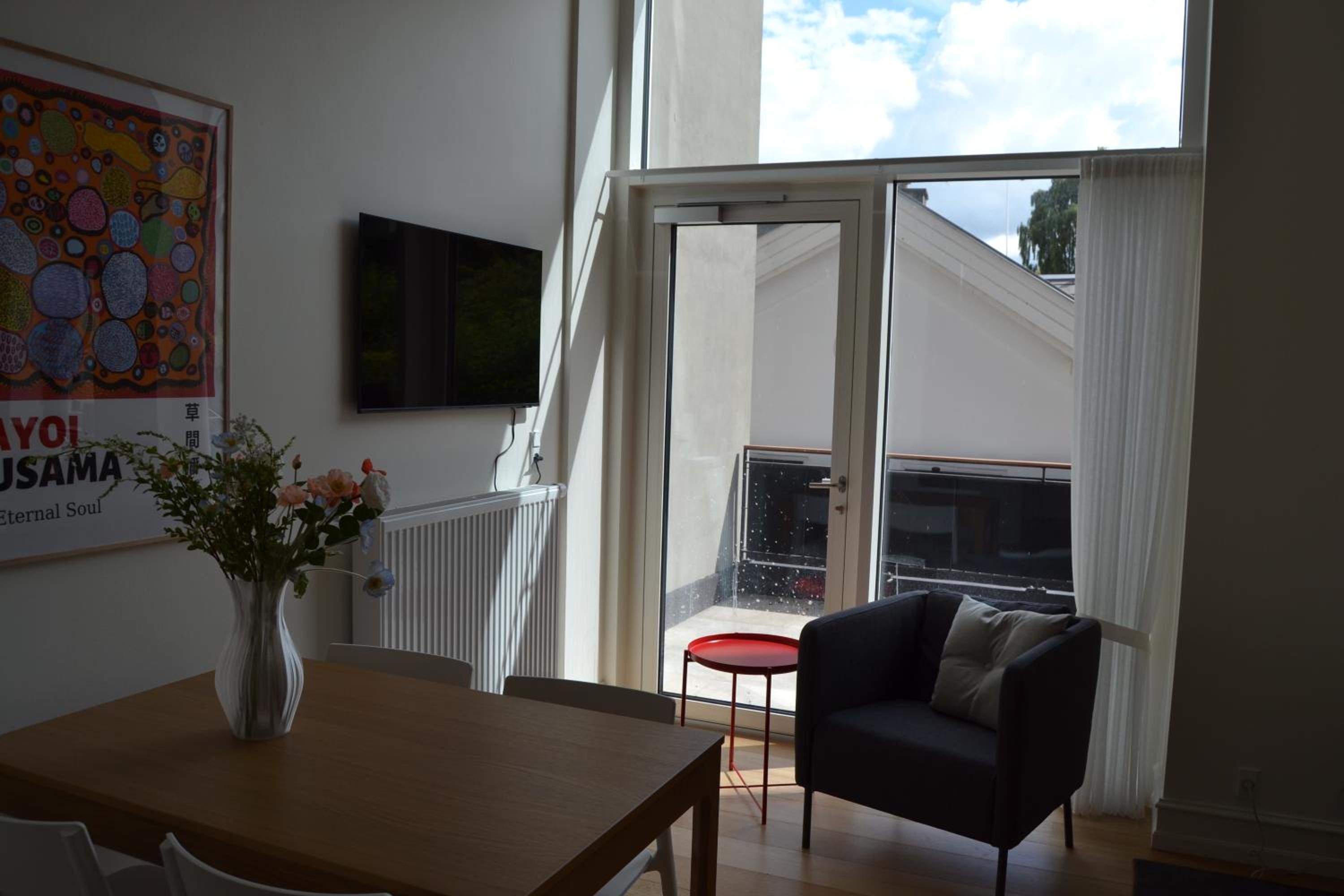 Apartment with Balcony photo 3