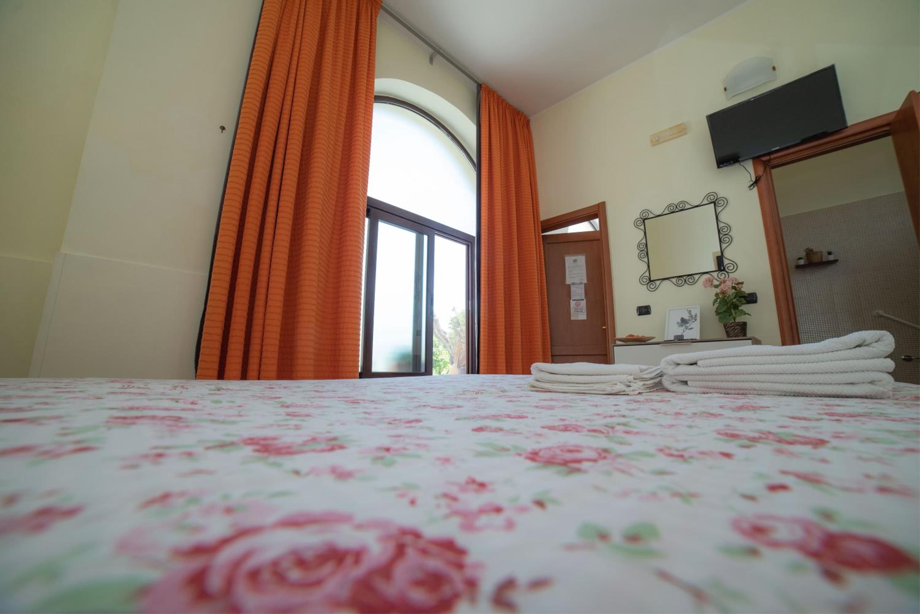 Triple Room with Private Bathroom photo 1