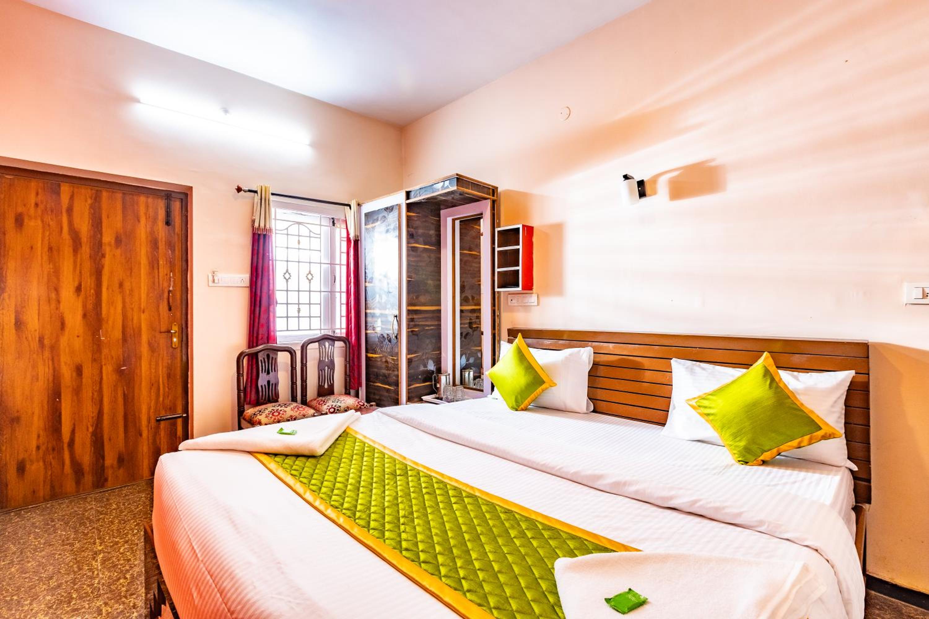 Double Room - Photo 7