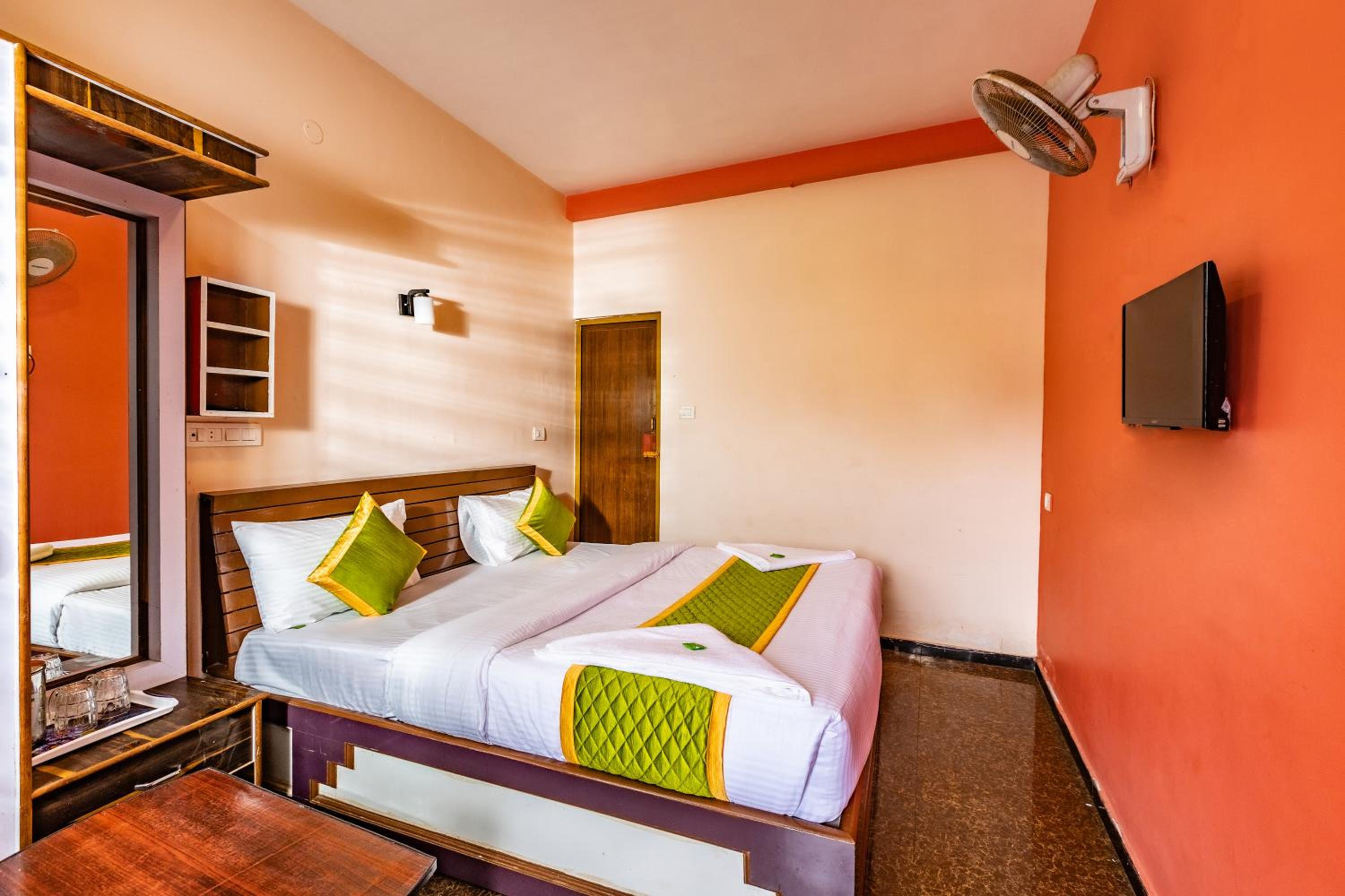Double Room - Photo 12