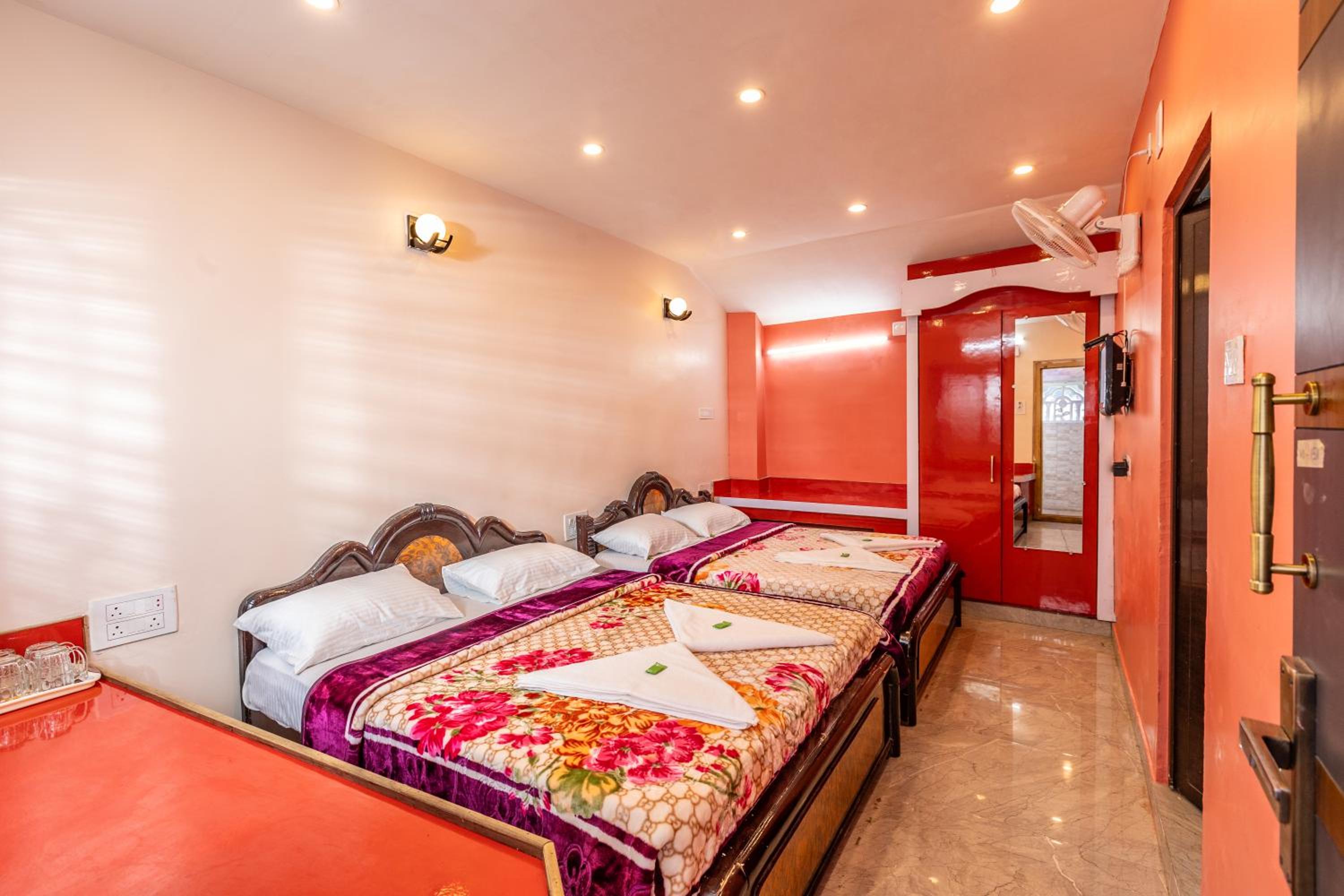 Deluxe Family Room - Photo 13