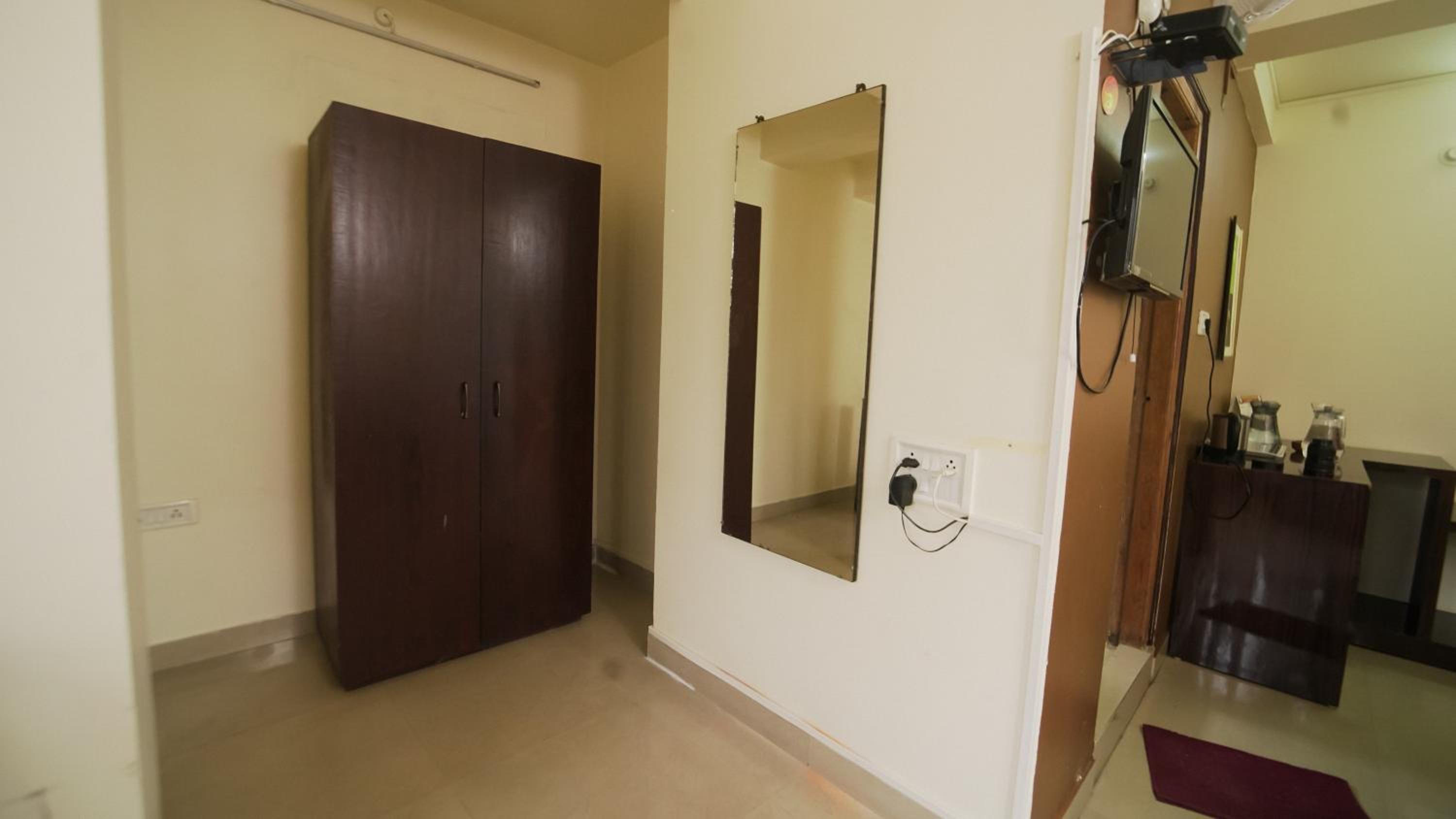 Queen Room - Photo 15