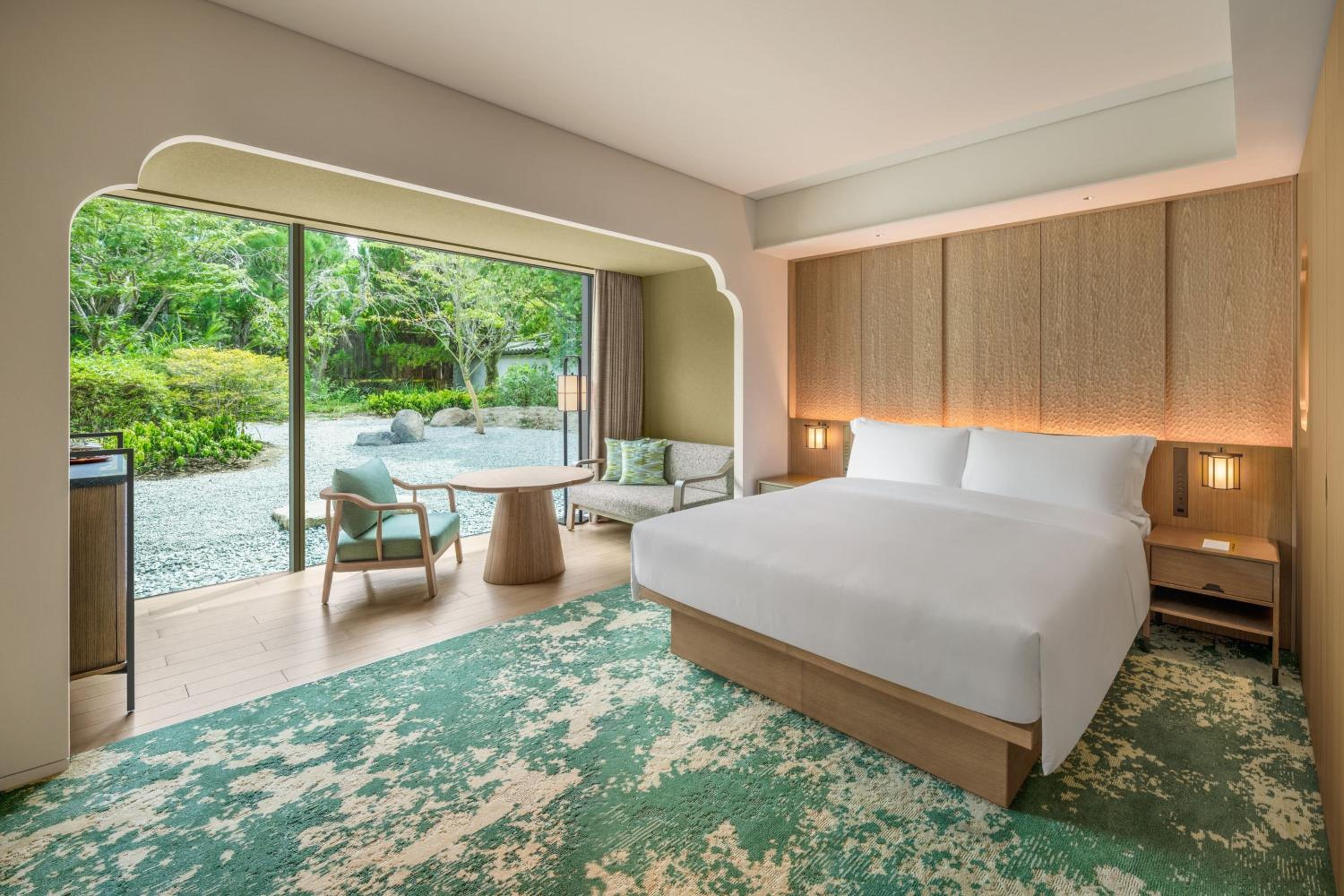 Superior King Room with Garden View