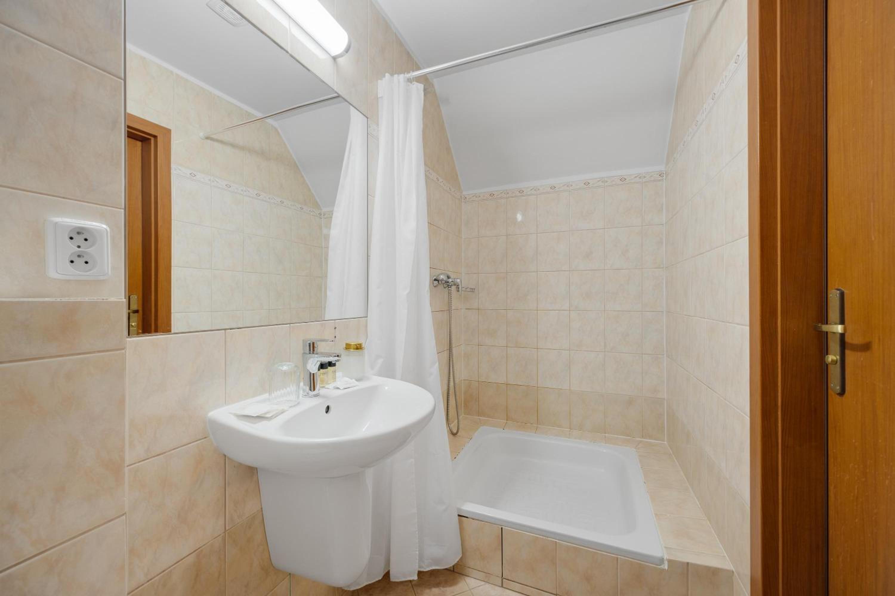 Triple Room - Photo 2