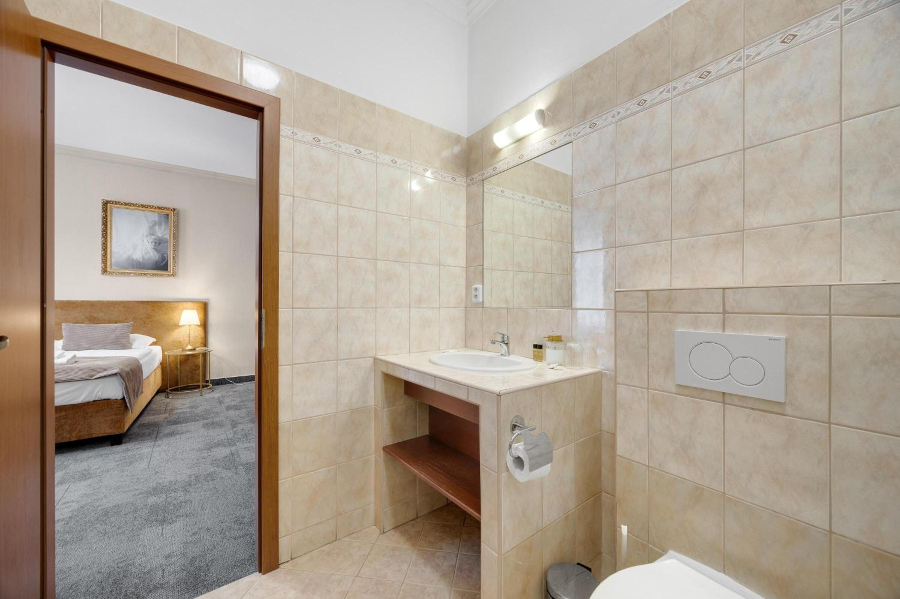 Deluxe Double Room - Photo 6