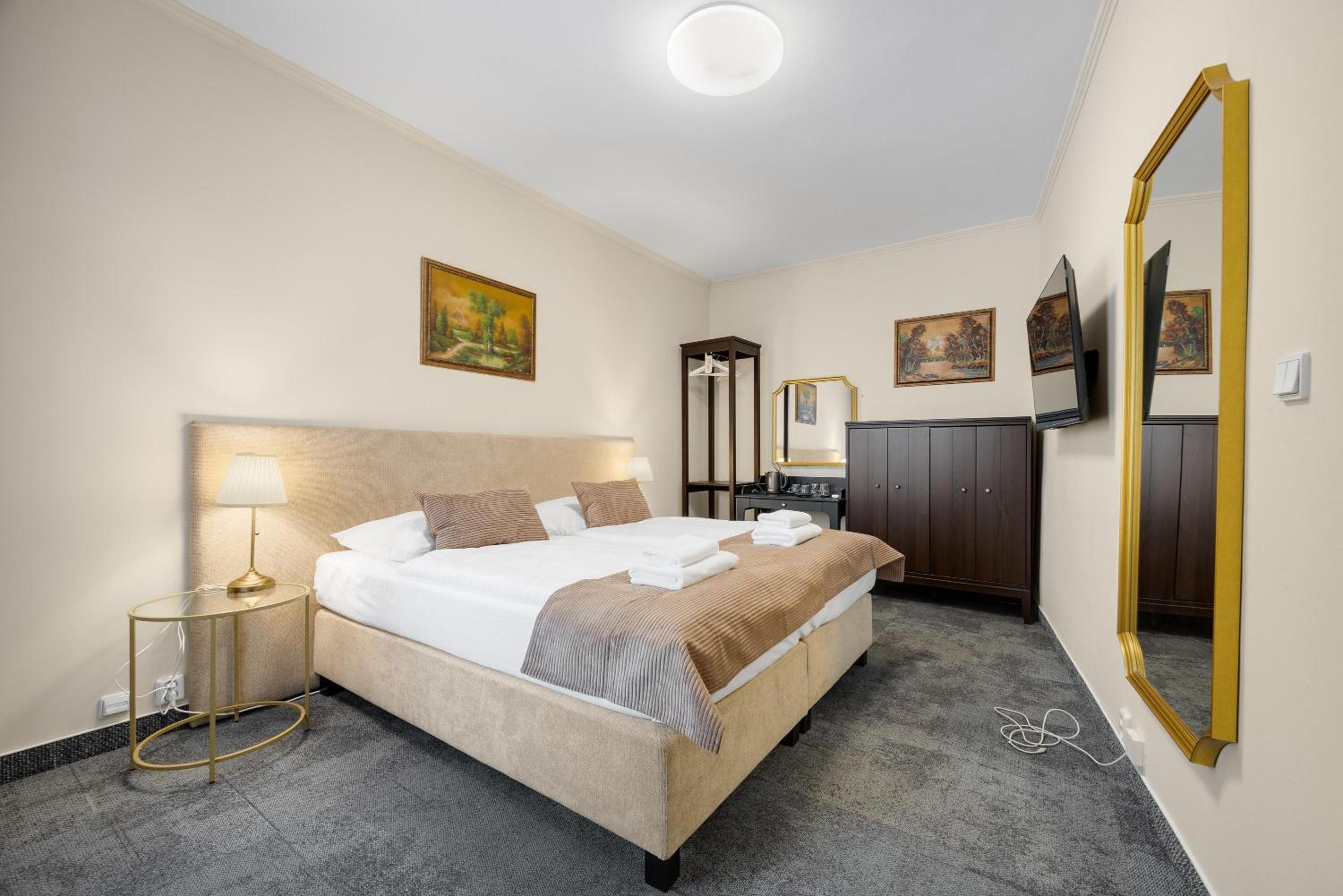 Standard Double Room - Photo 6