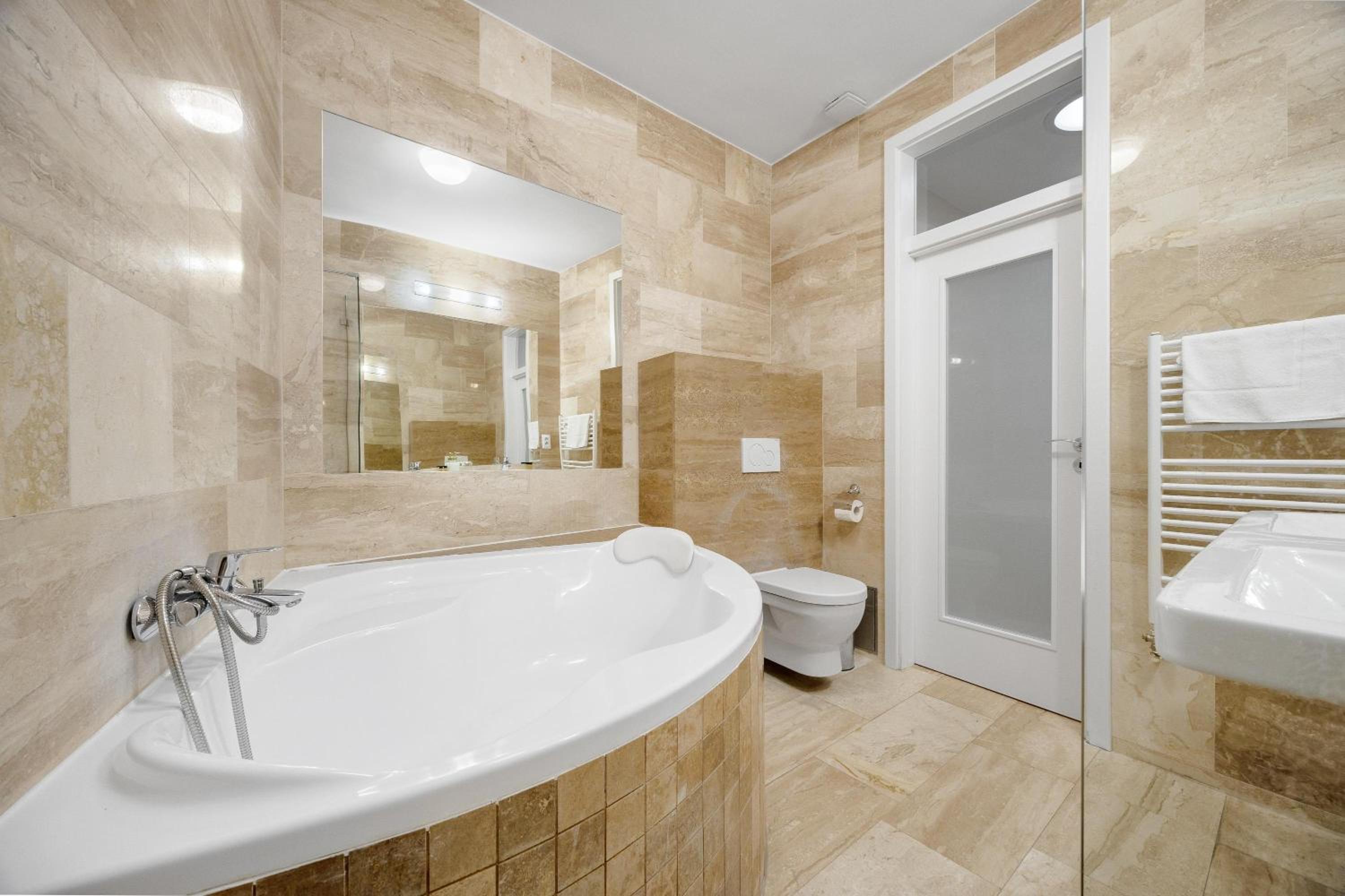 Apartment - Photo 8