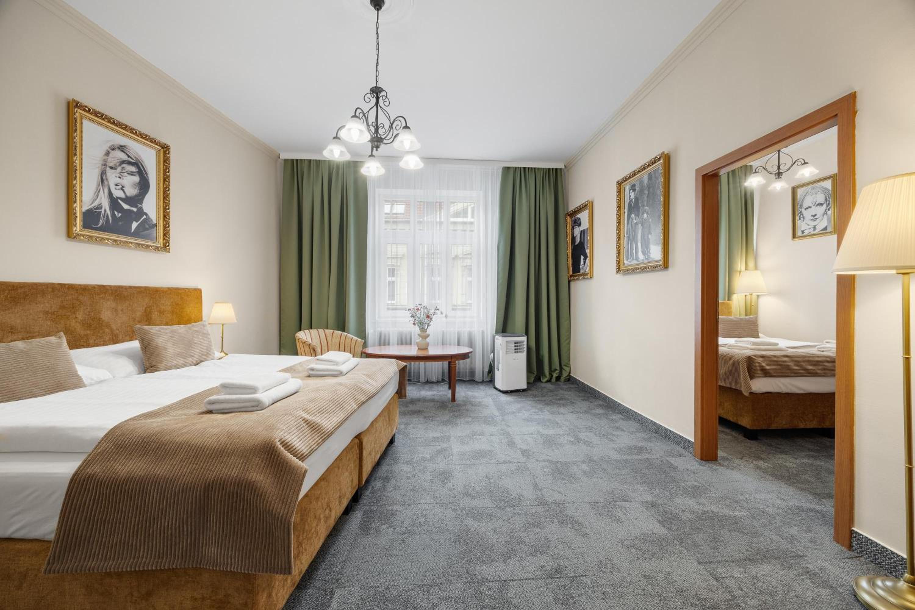 Deluxe Family Room - Photo 4