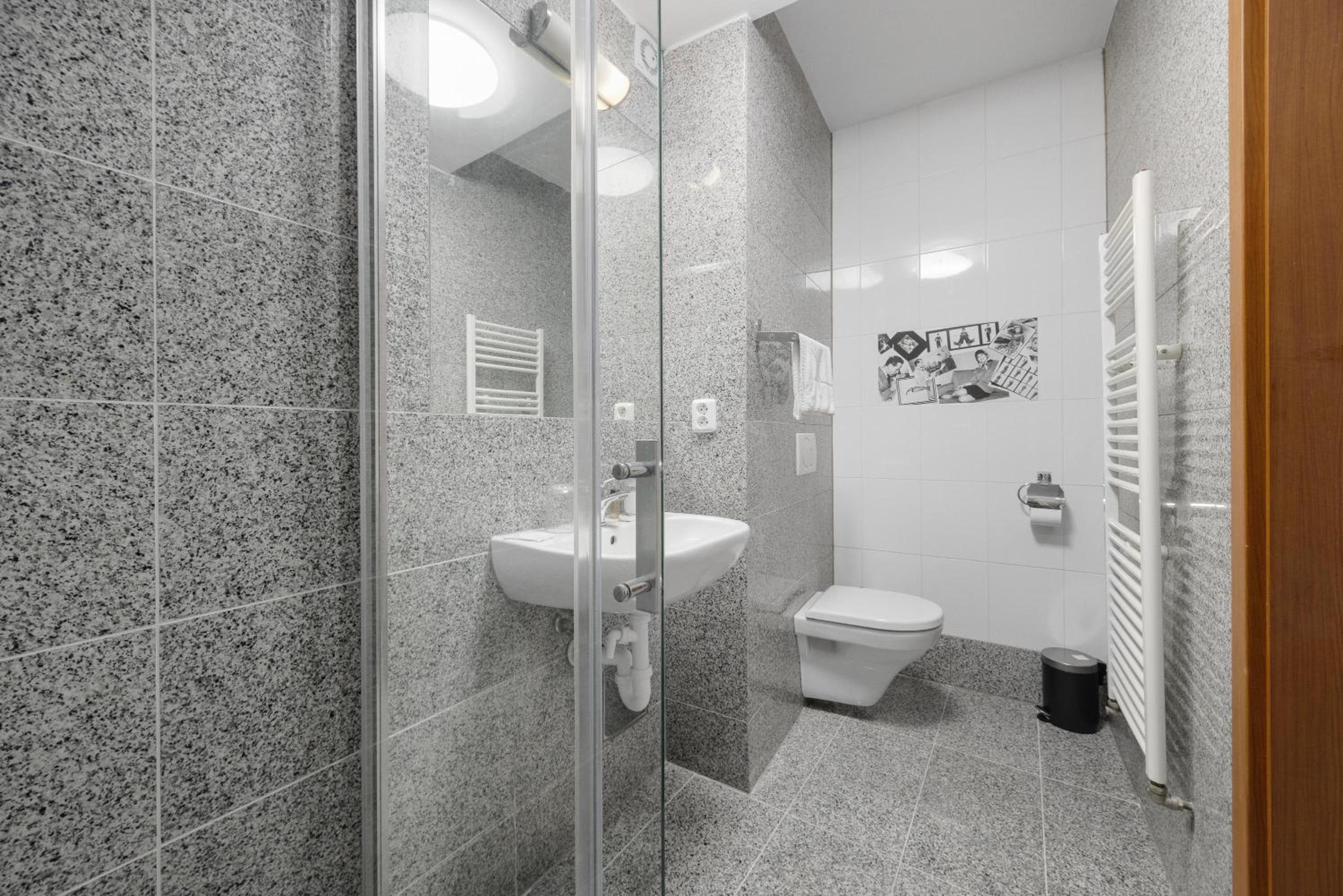 Standard Double Room - Photo 3
