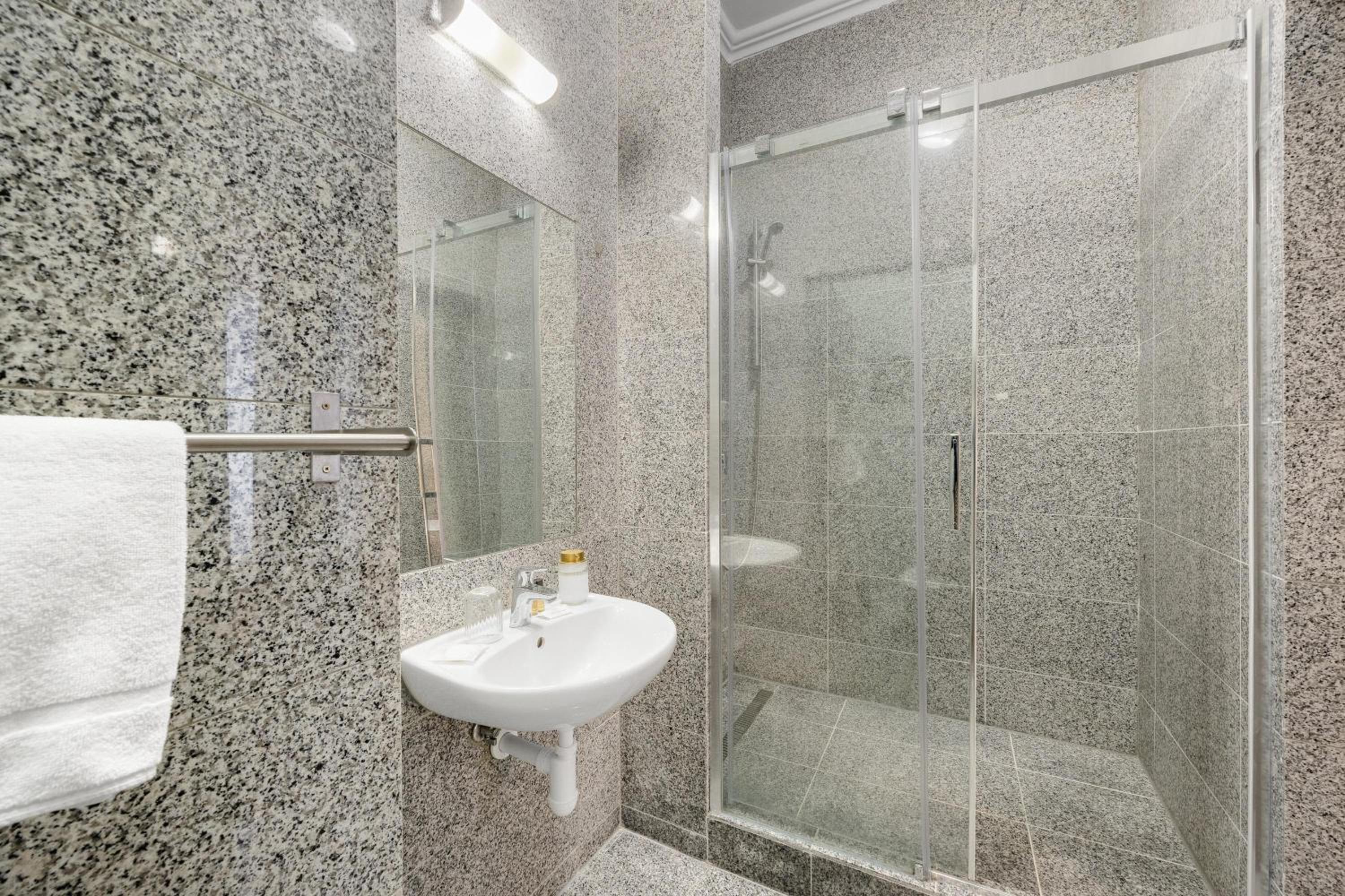 Standard Double Room - Photo 4