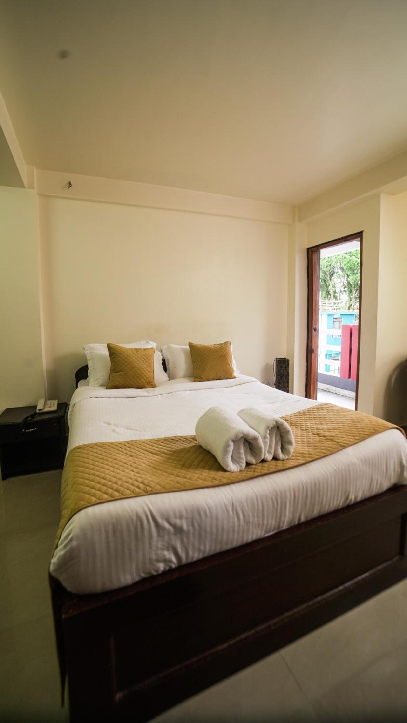 Queen Room - Photo 9