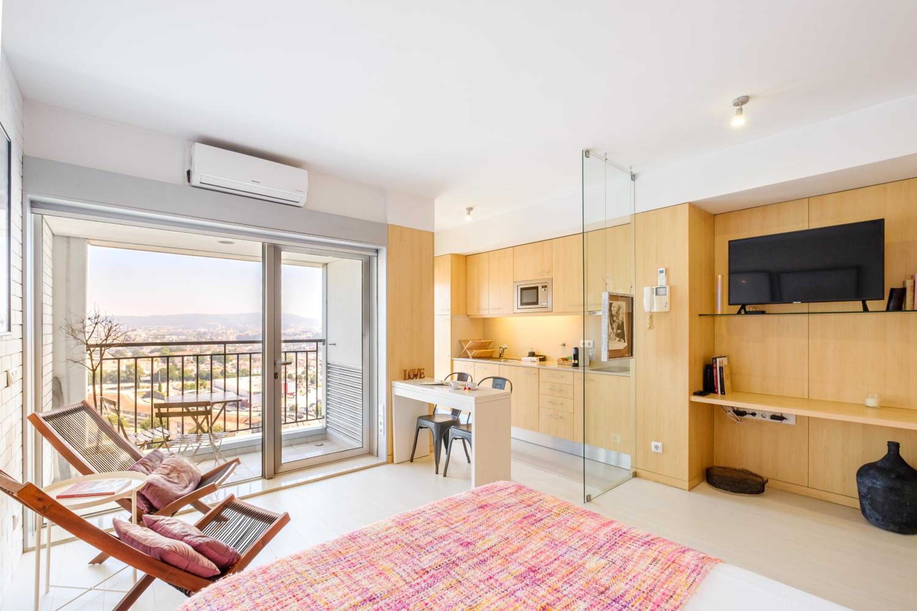 Studio Apartment - Photo 1