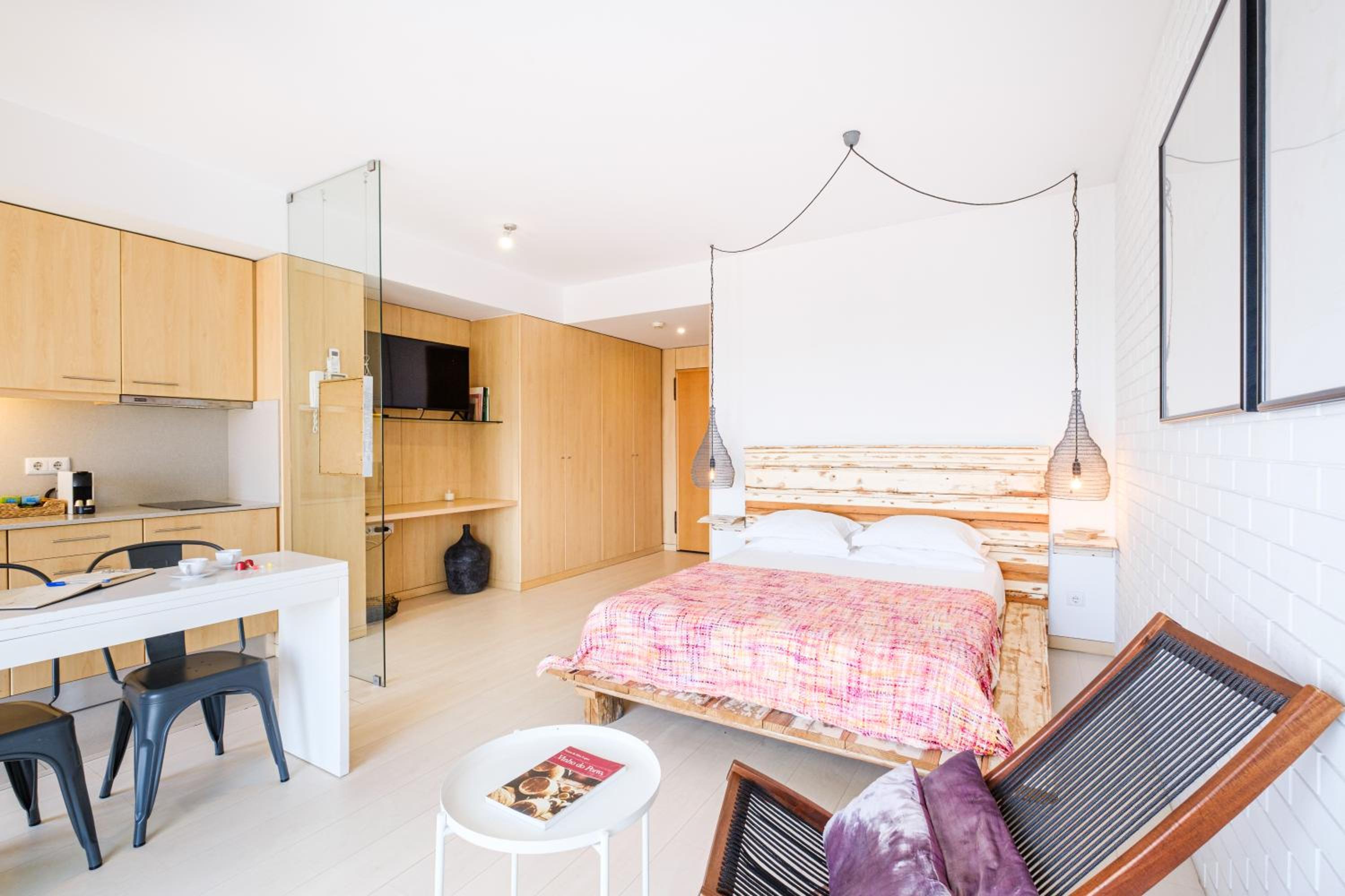 Studio Apartment - Photo 3