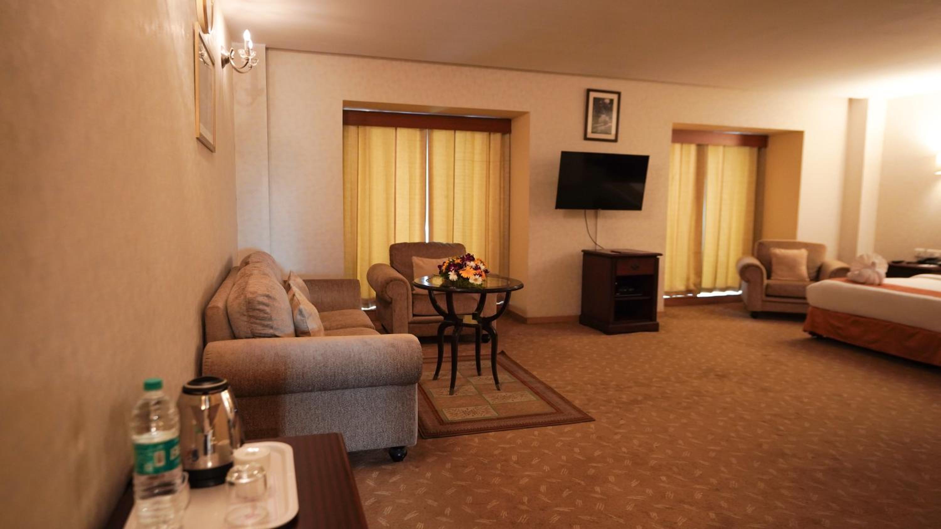 Grandeur Suite - Photo 7