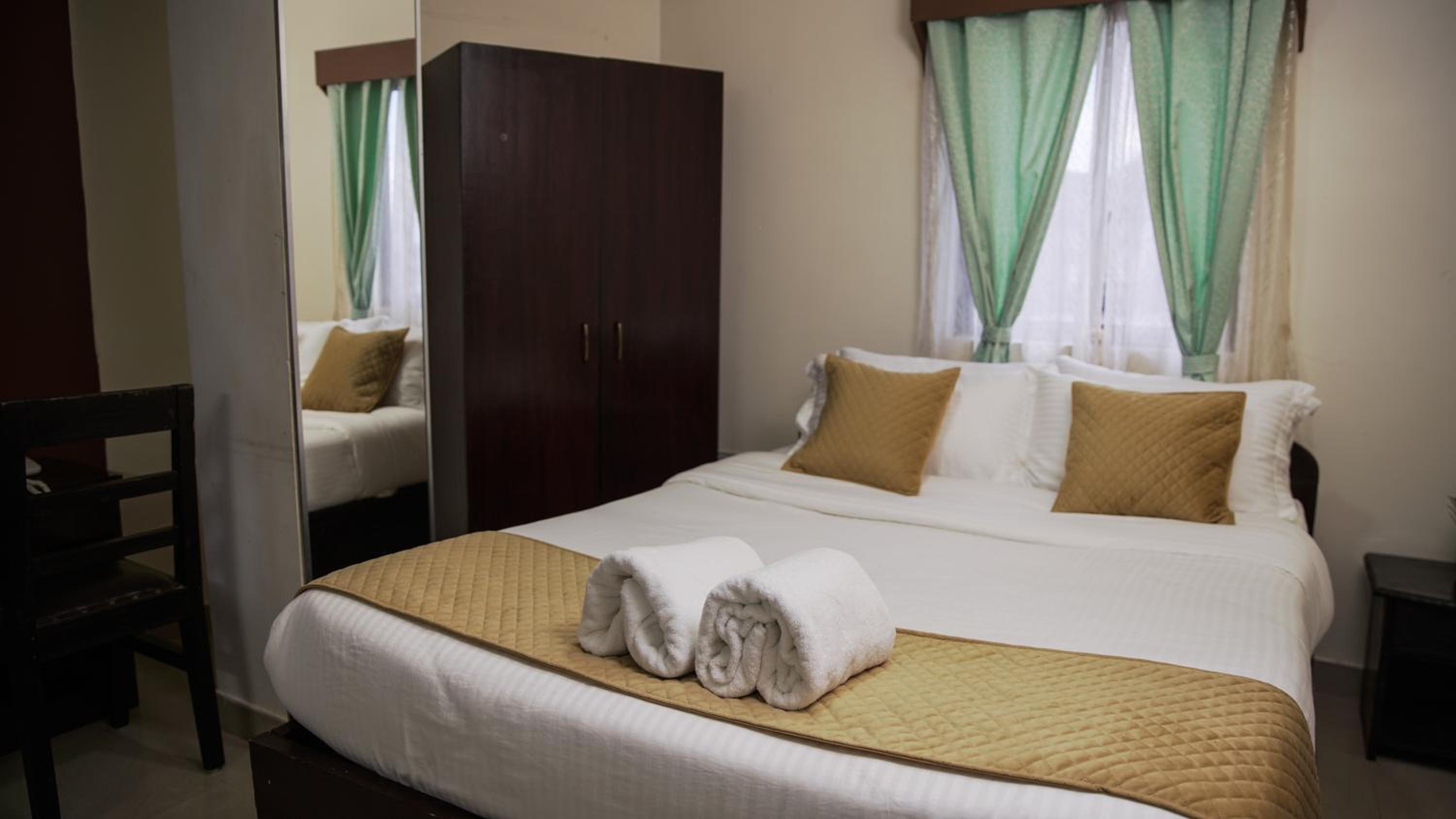 Queen Room - Photo 4