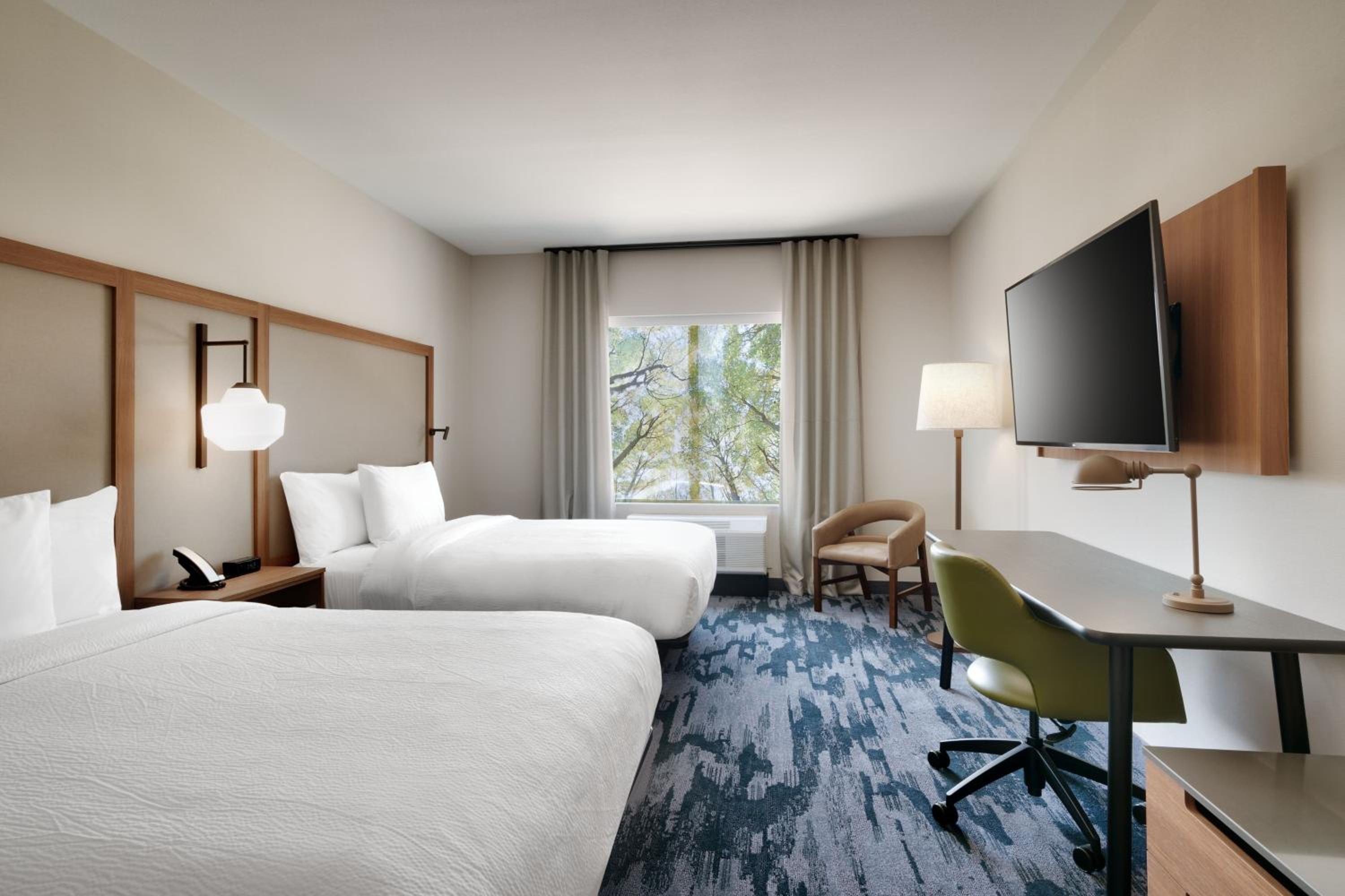 2 Queen(s), Guest room, 2 Queen (Hearing Accessible) - Photo 1