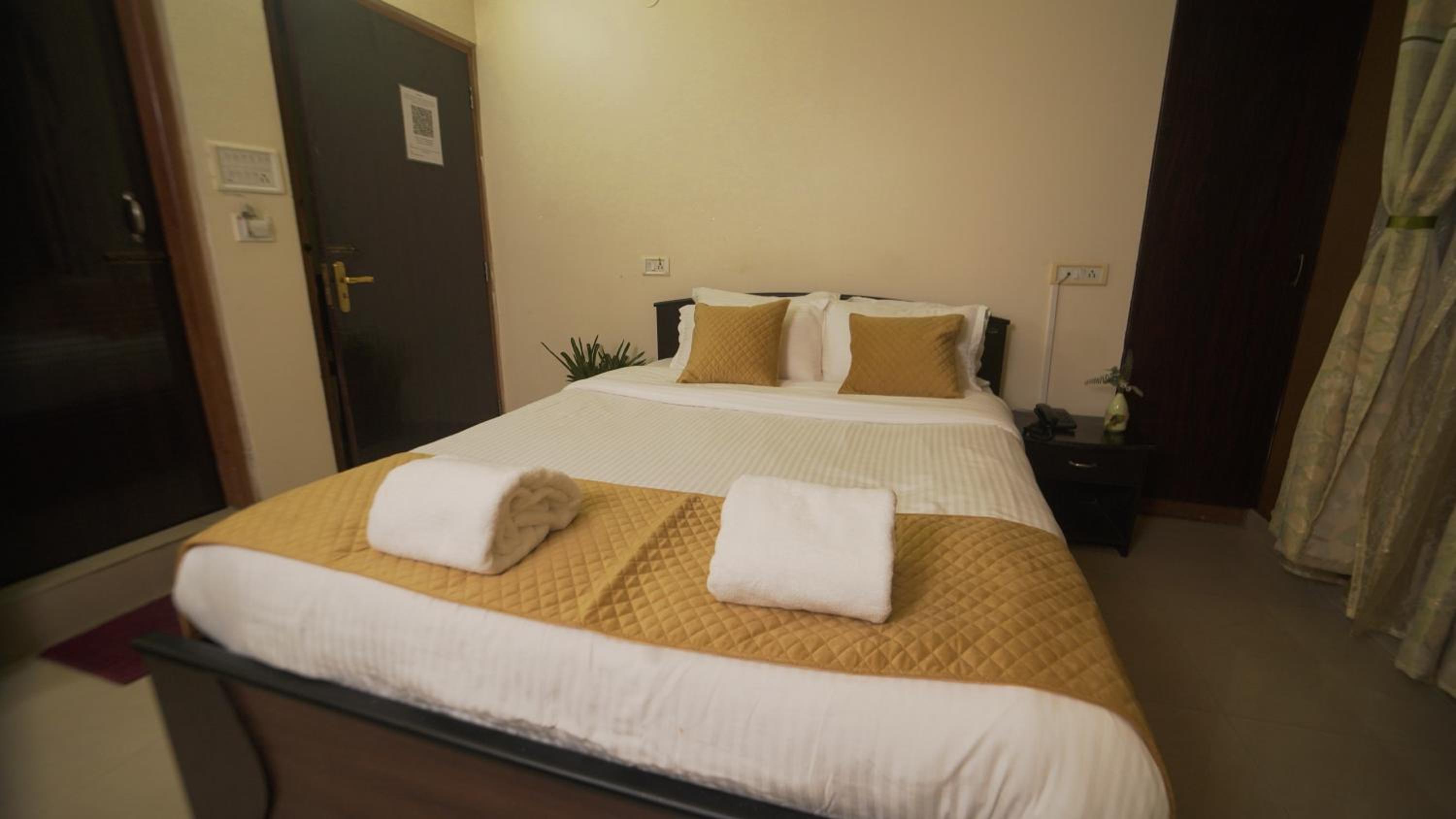 Small Double Room - Photo 10