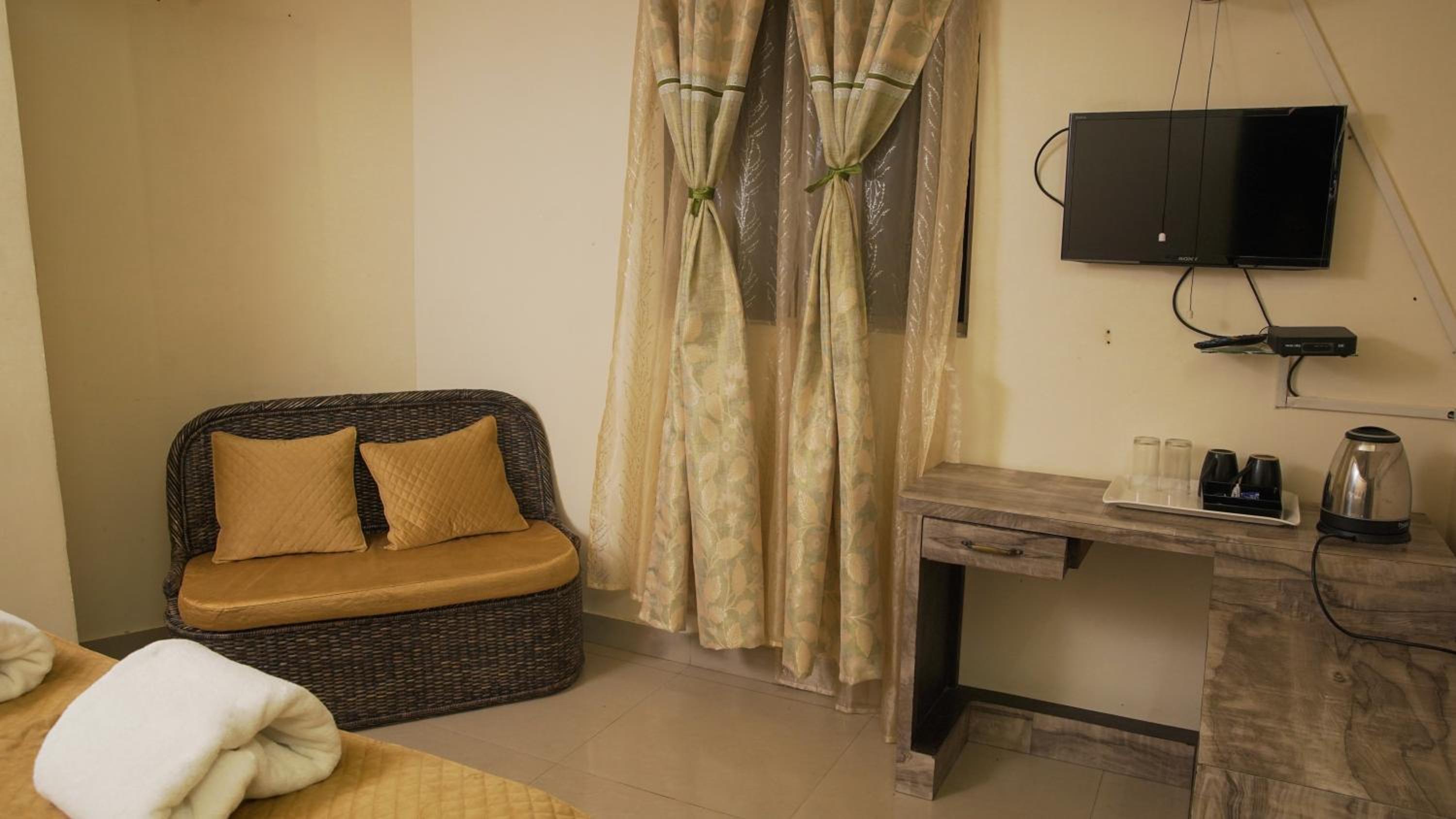 Small Double Room - Photo 12
