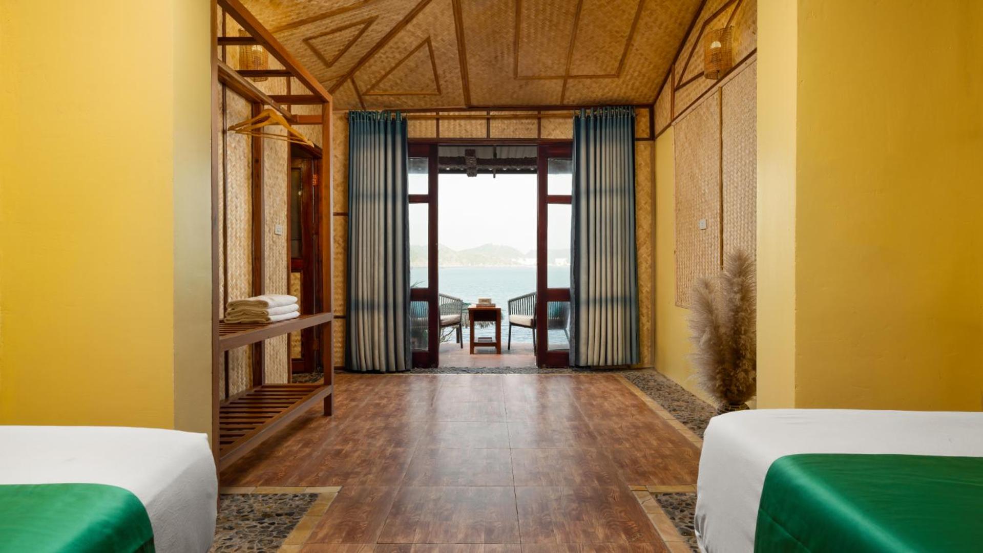 Deluxe Twin Room With Sea View photo 3