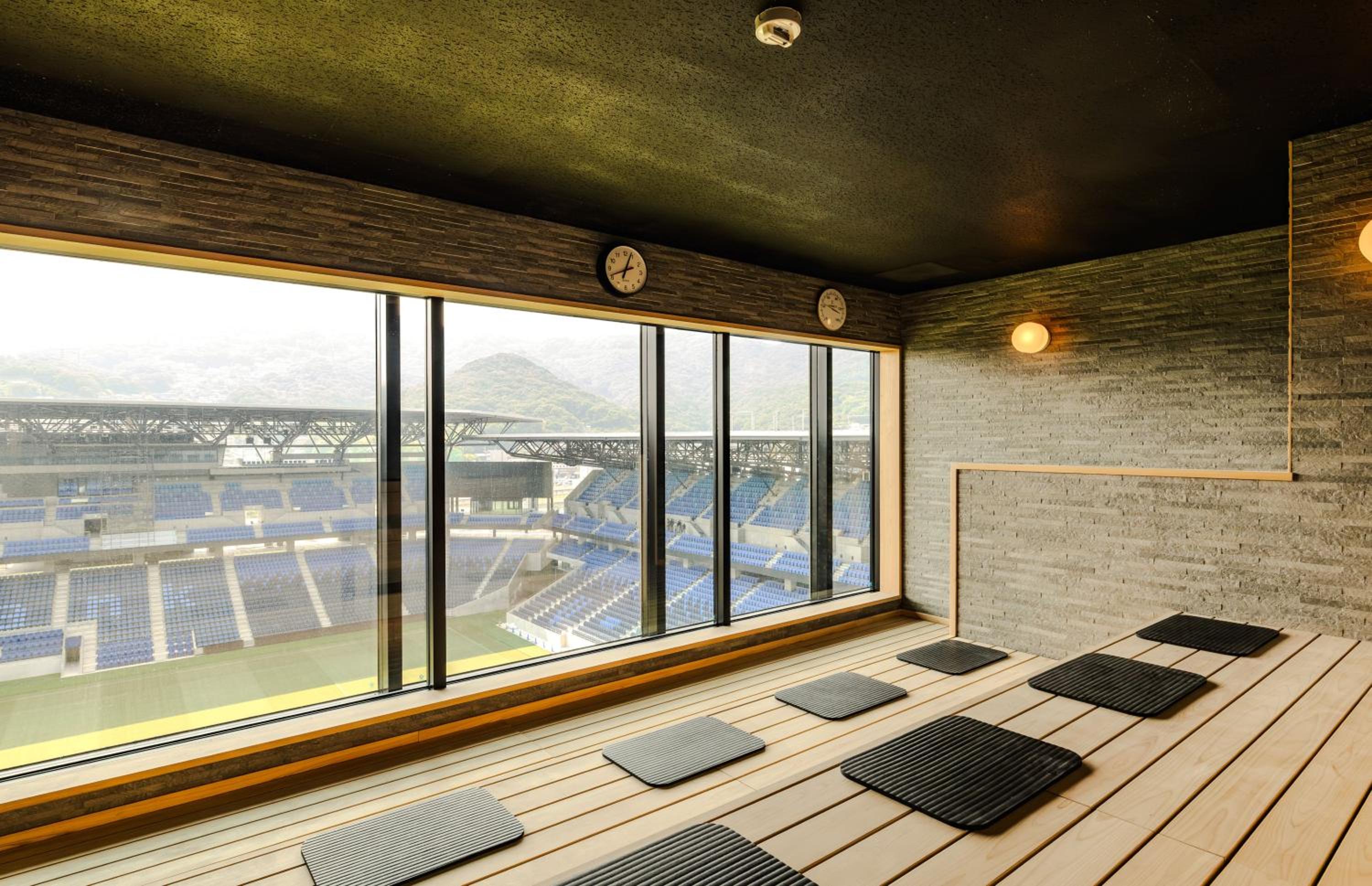 Standard Exciting Twin Room with Stadium View - Photo 5