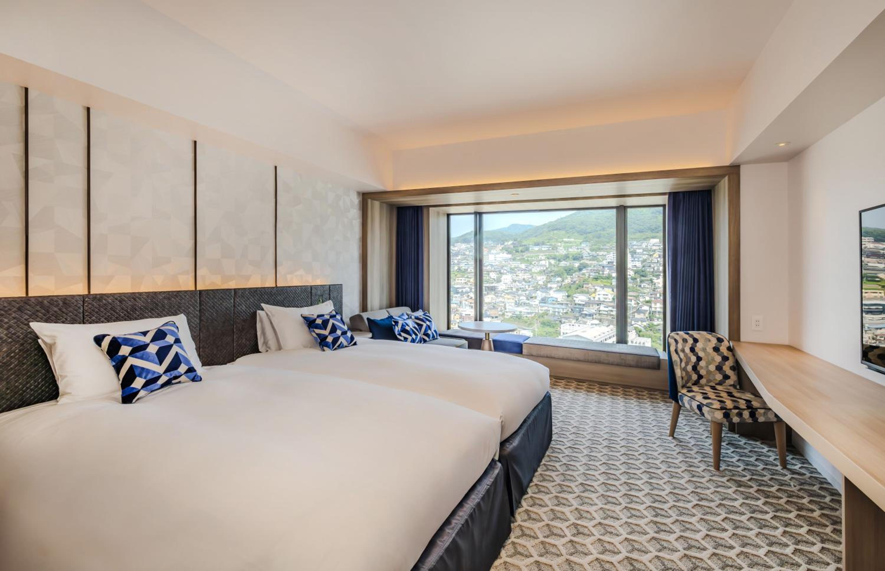Standard Twin Room with City View  - Photo 9