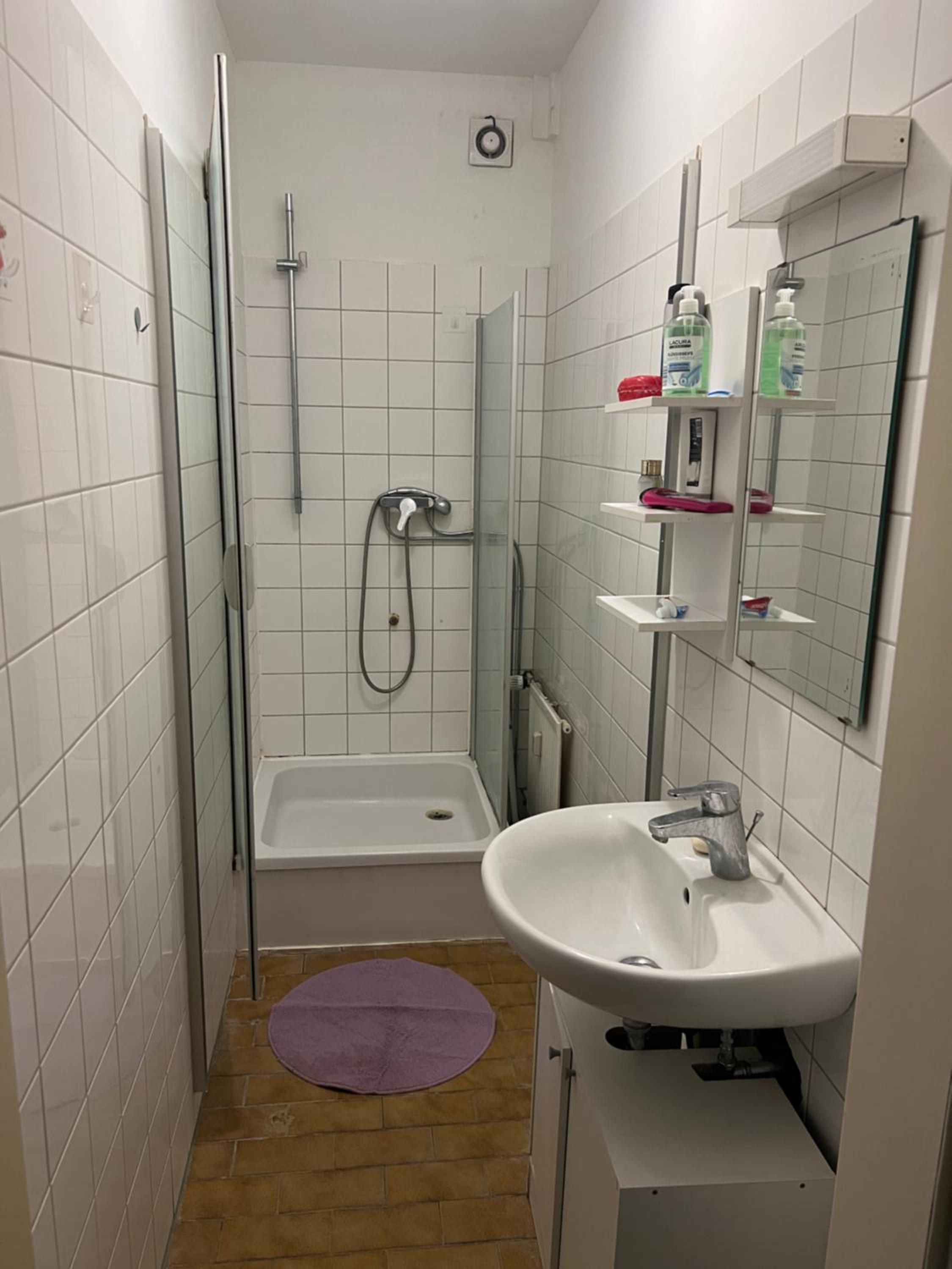 Double Room with Shared Bathroom photo 3