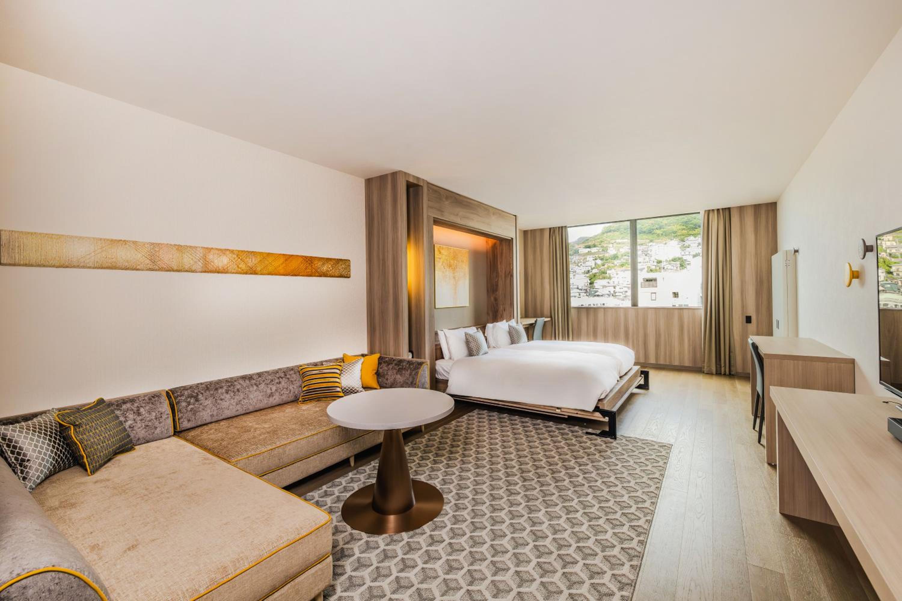 Deluxe Twin Room with City Vew - Photo 1