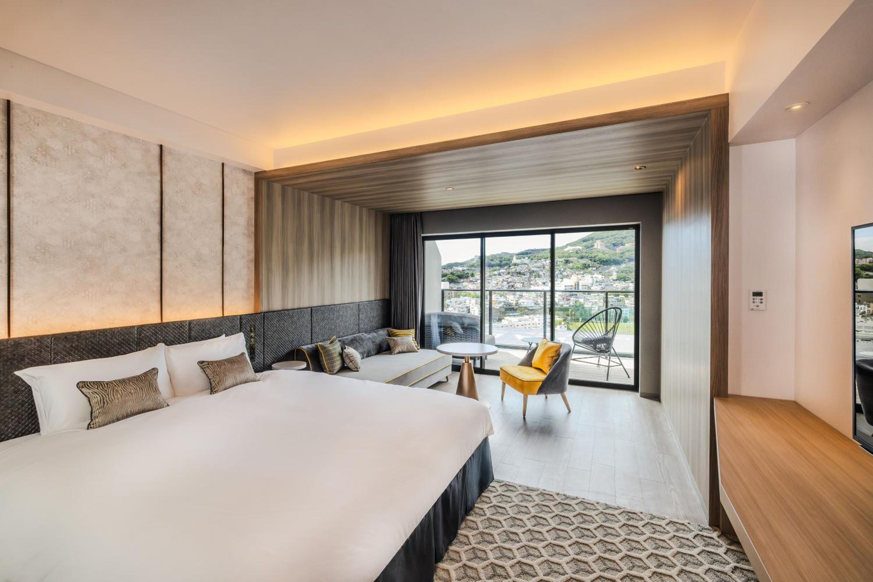 Standard King Room with Stadium View - Photo 1