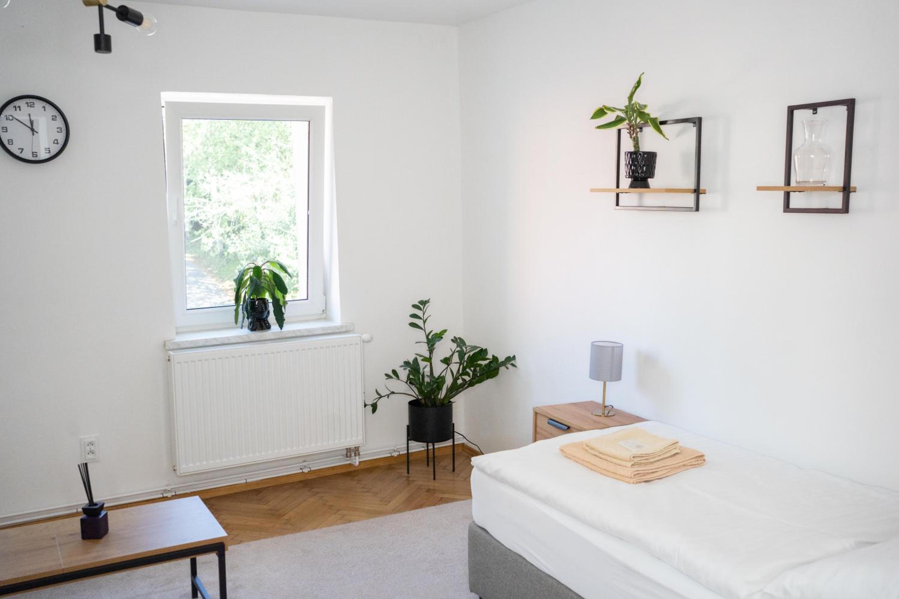 One-Bedroom Apartment photo 1