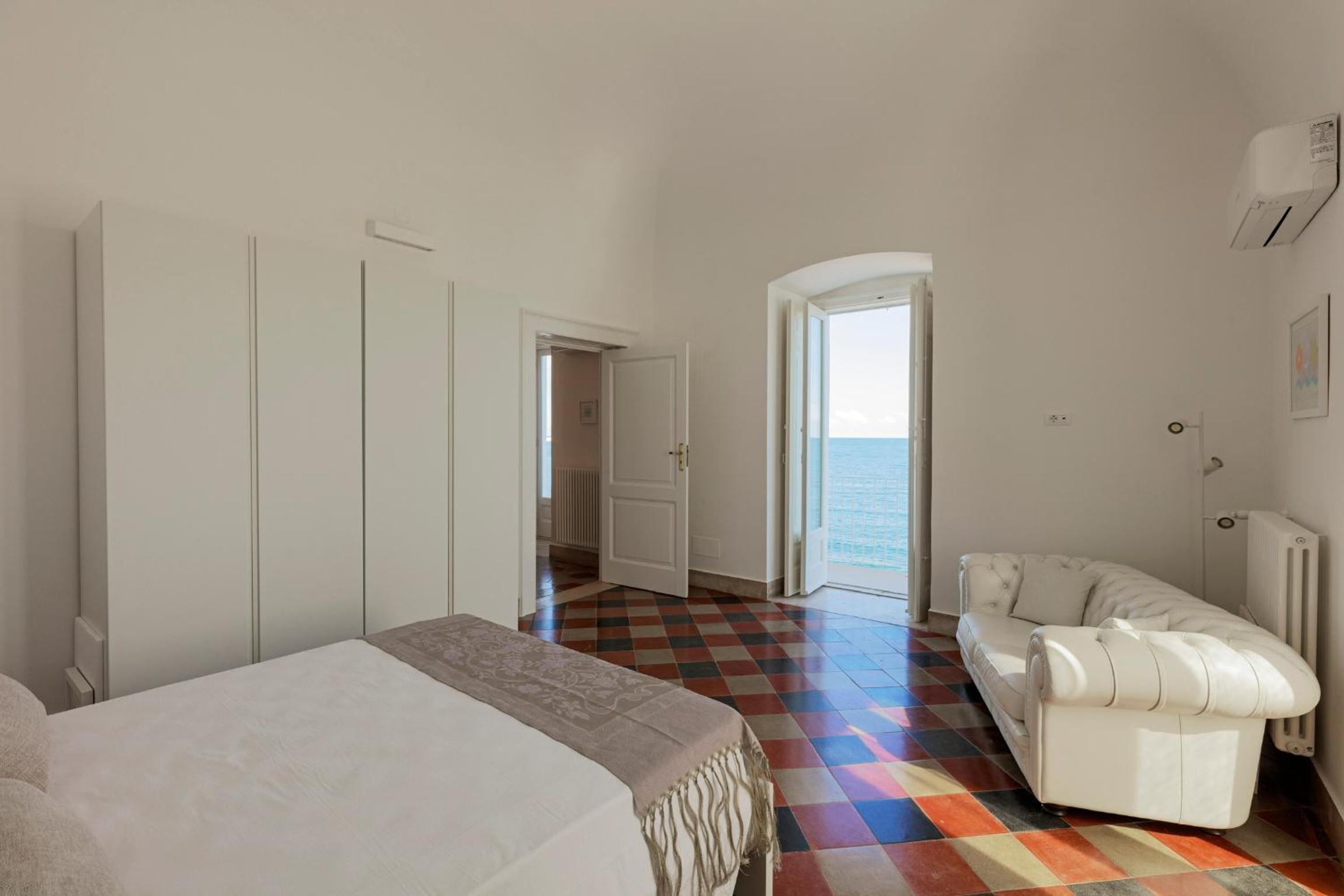 One-Bedroom Apartment with Sea View and Balcony photo 3