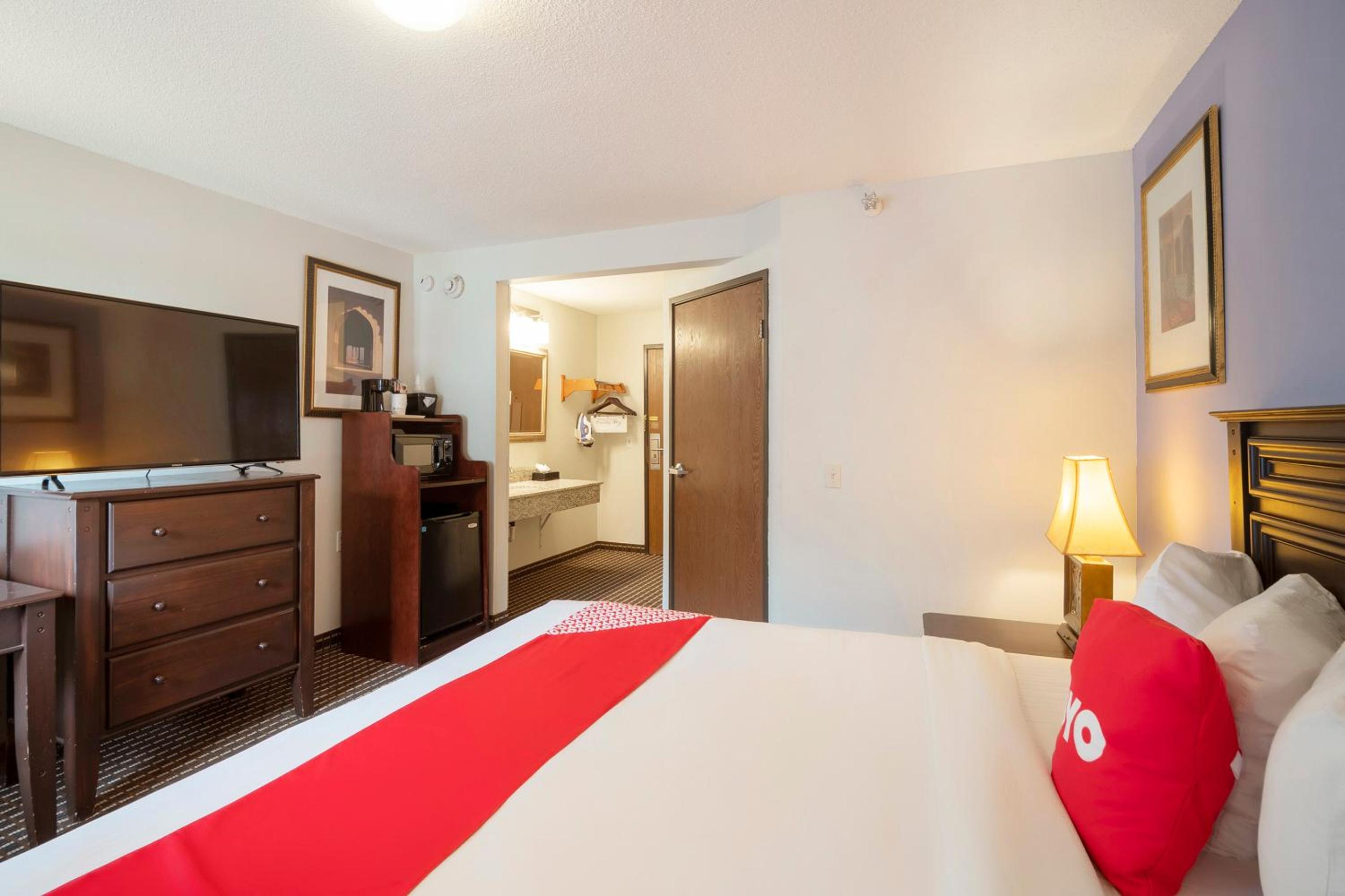 King Bed Non-Smoking - Photo 2