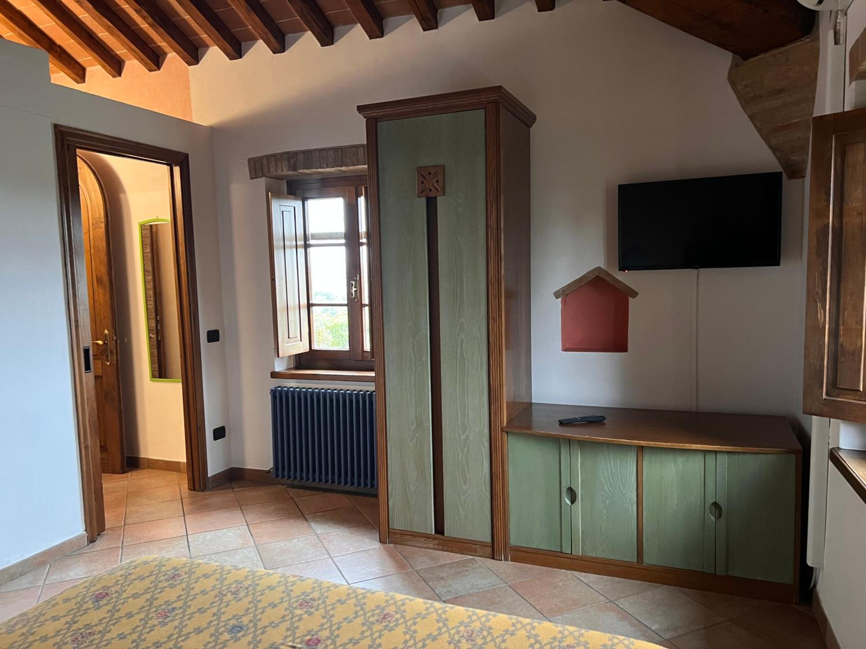 Two Connecting Rooms photo 3