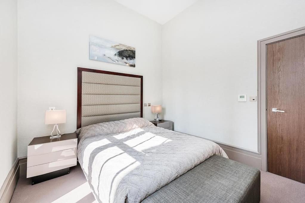 One-Bedroom Apartment photo 3