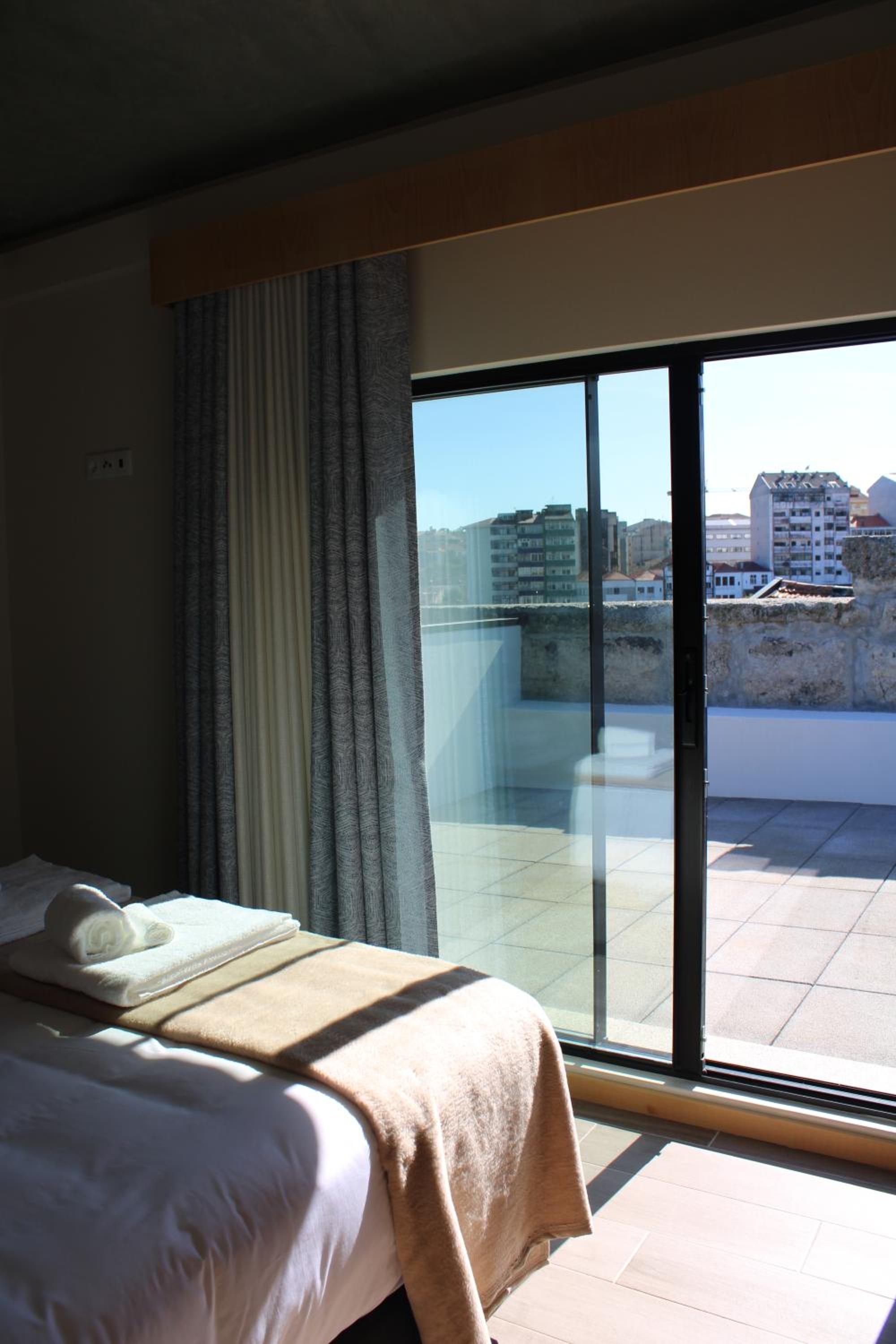 Deluxe Double Room - Photo 12
