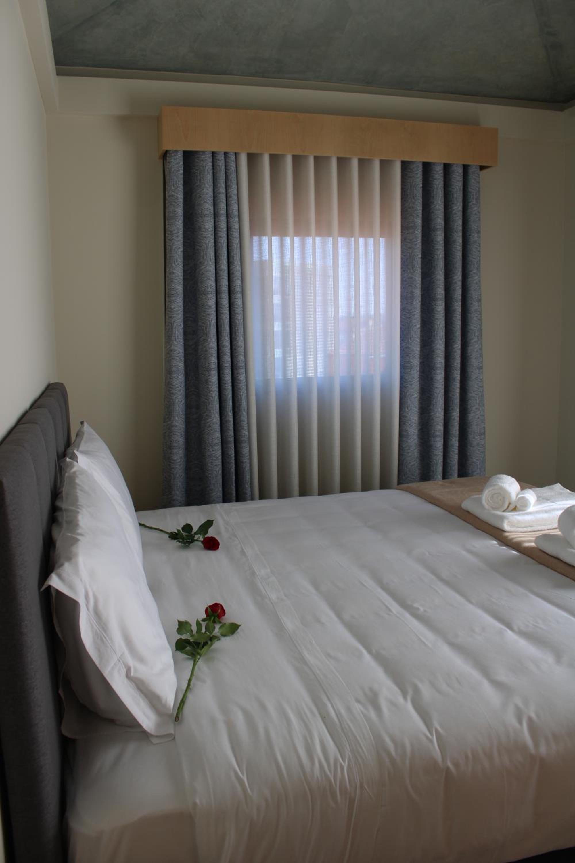 Deluxe Double Room - Photo 11